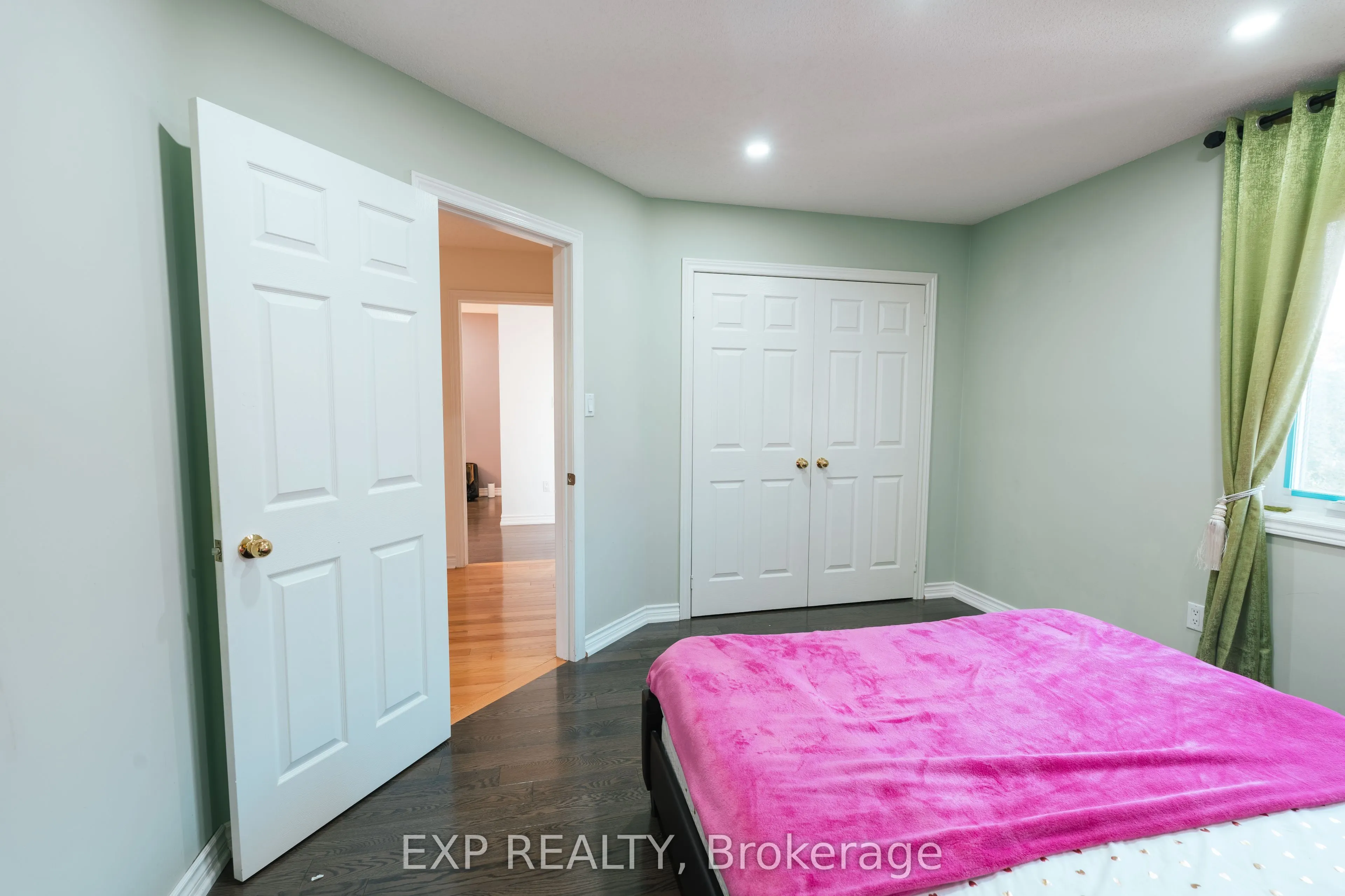206 Drinkwater Road, #Upper