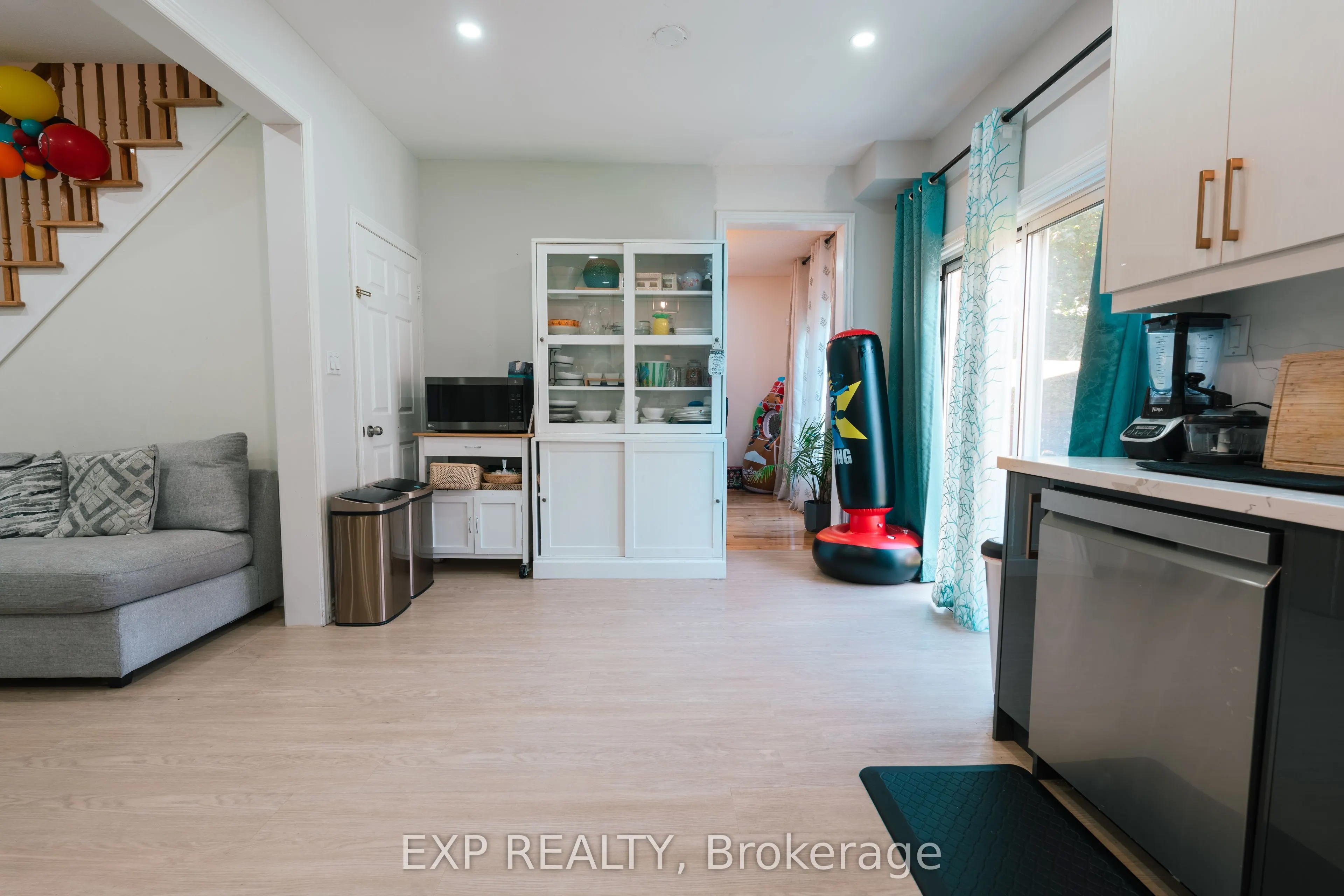 206 Drinkwater Road, #Upper