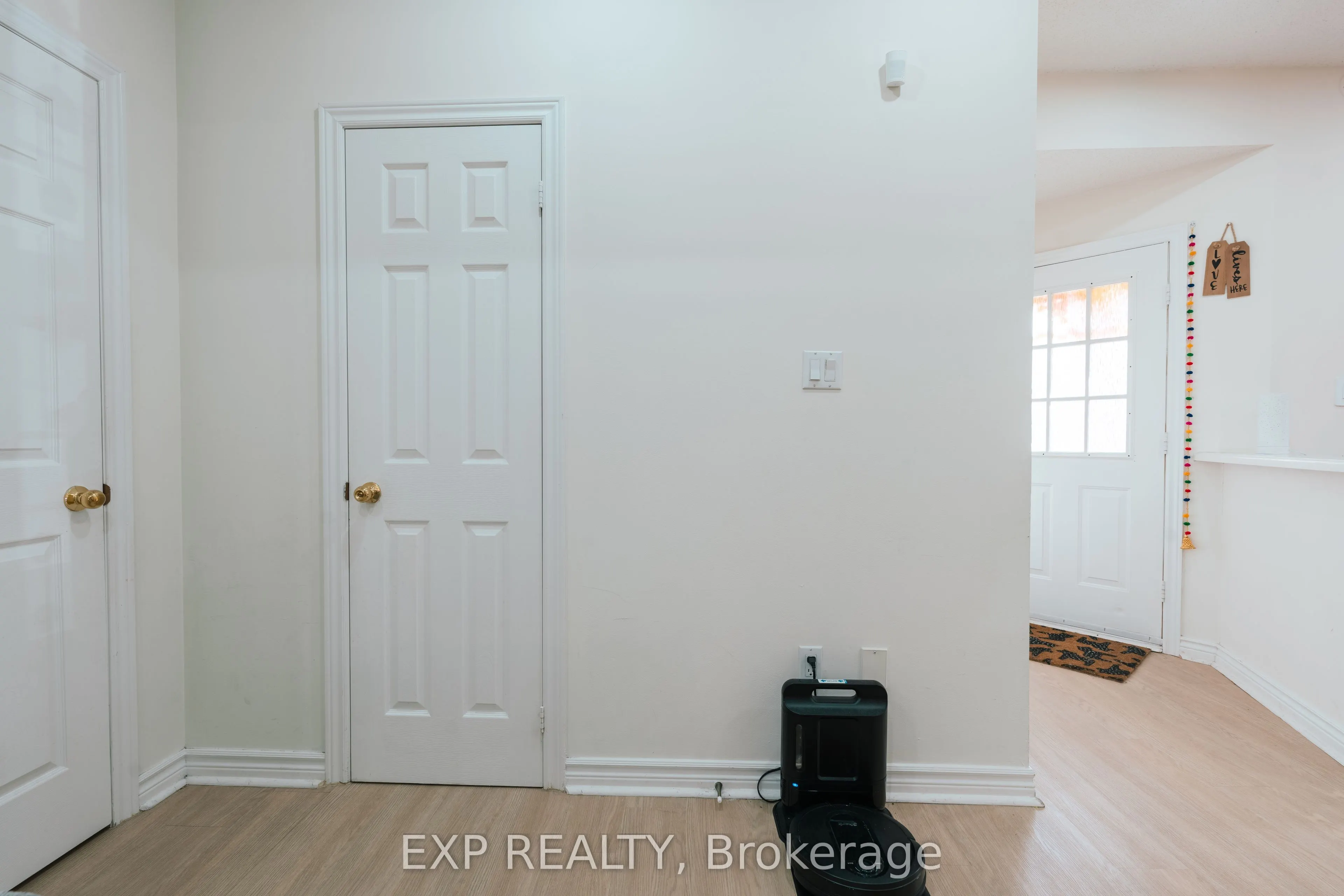 206 Drinkwater Road, #Upper