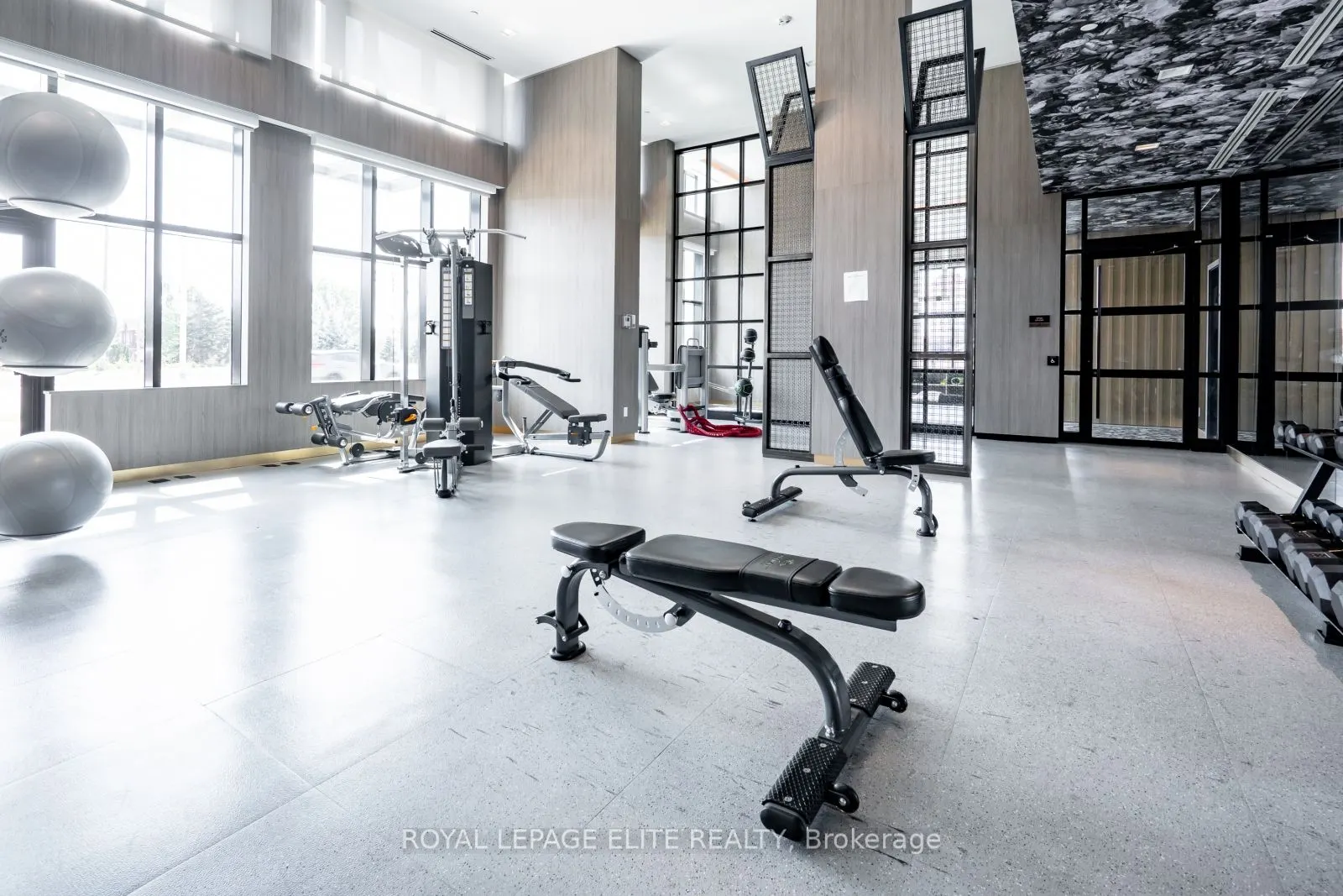 405 Dundas Street, #418