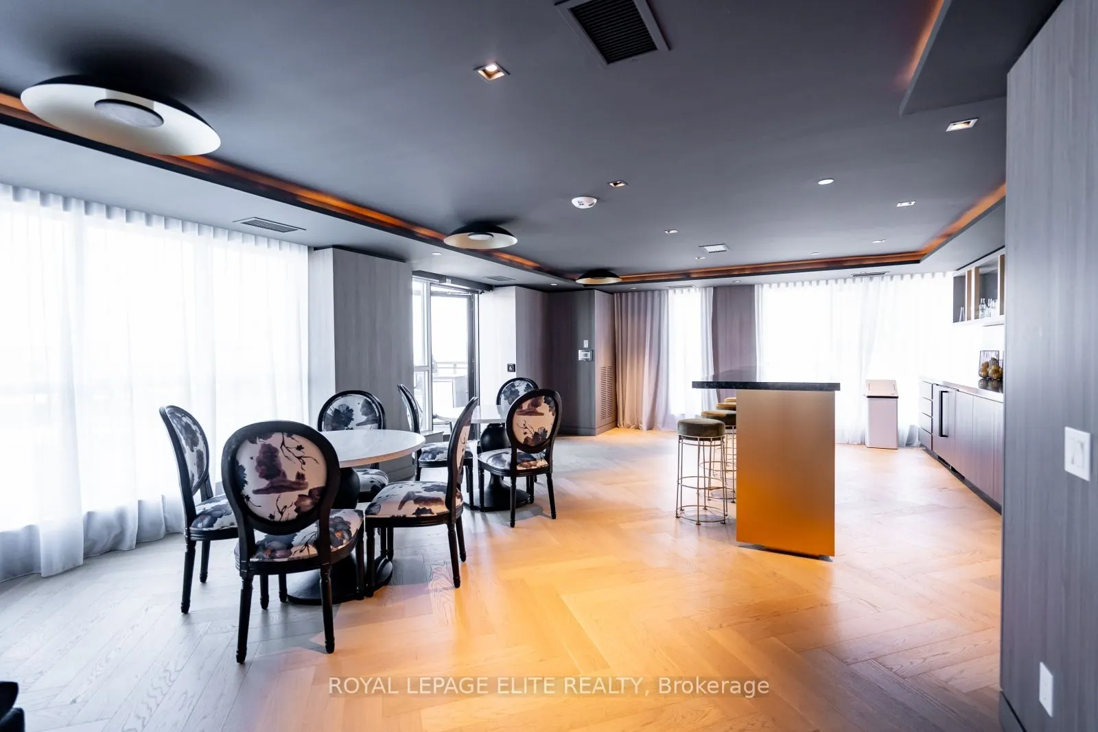 405 Dundas Street, #418