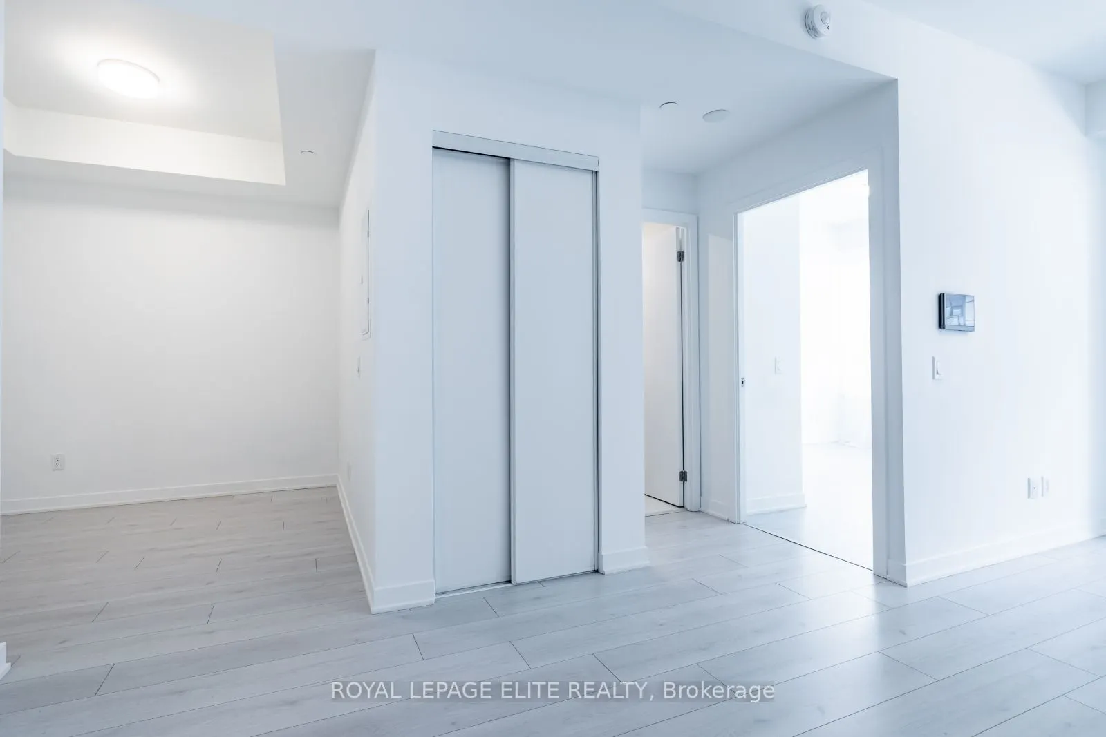 405 Dundas Street, #418