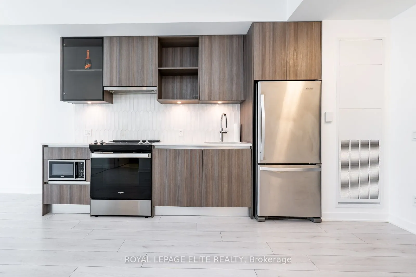 405 Dundas Street, #418
