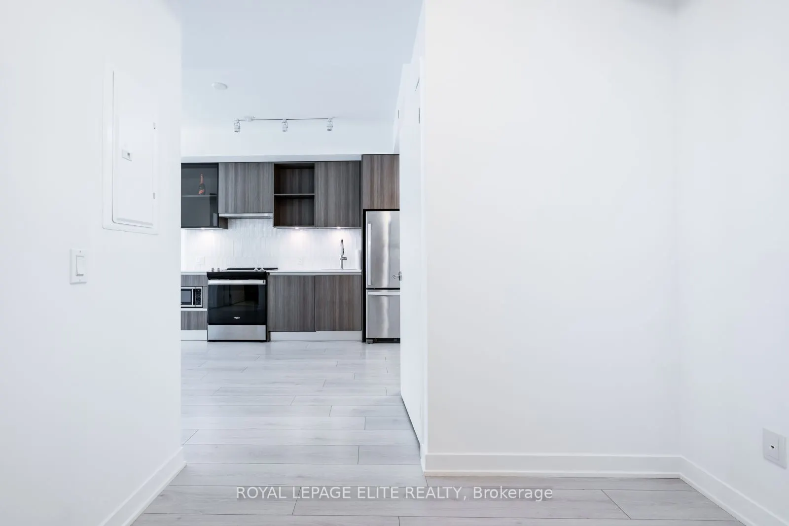 405 Dundas Street, #418