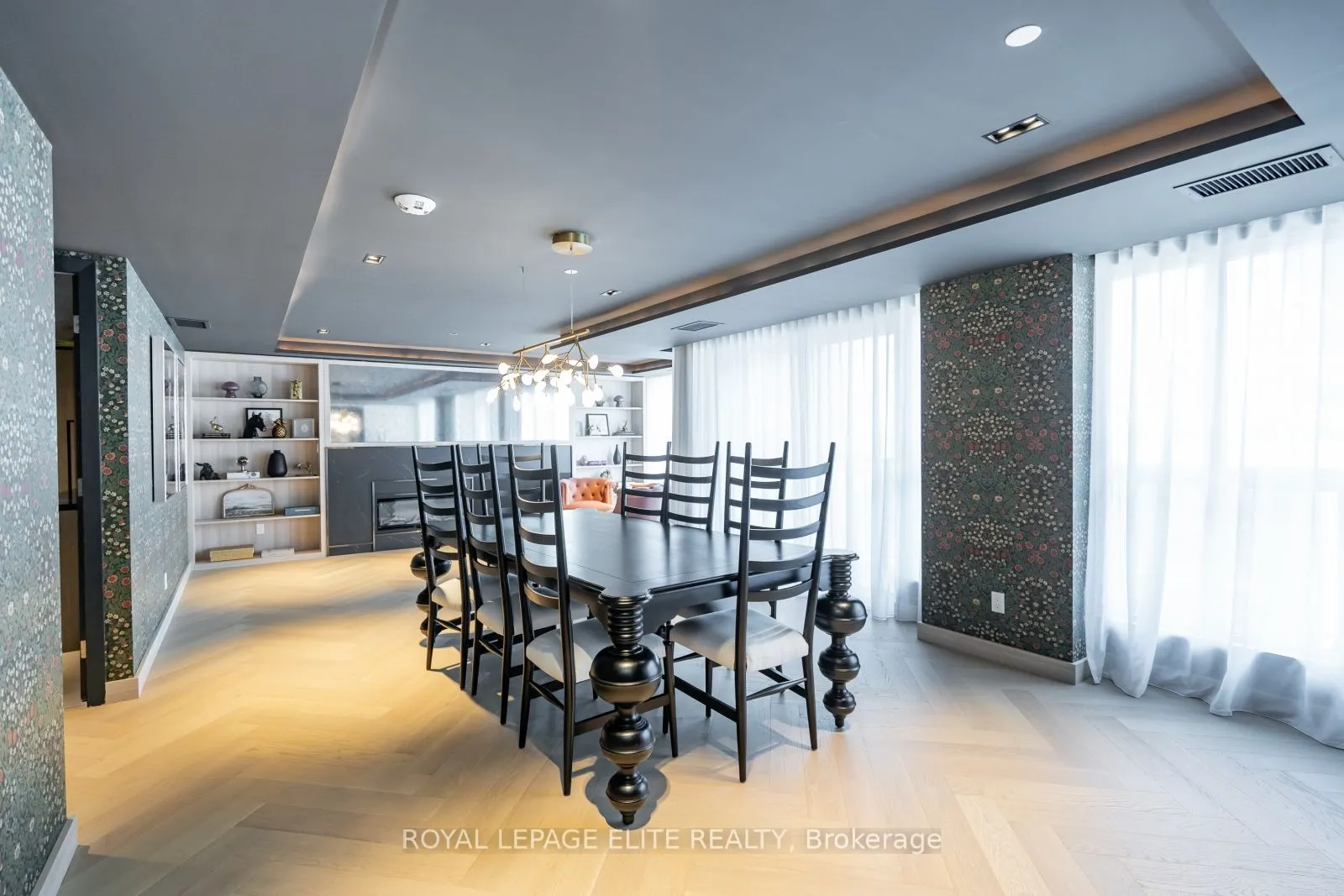 405 Dundas Street, #418
