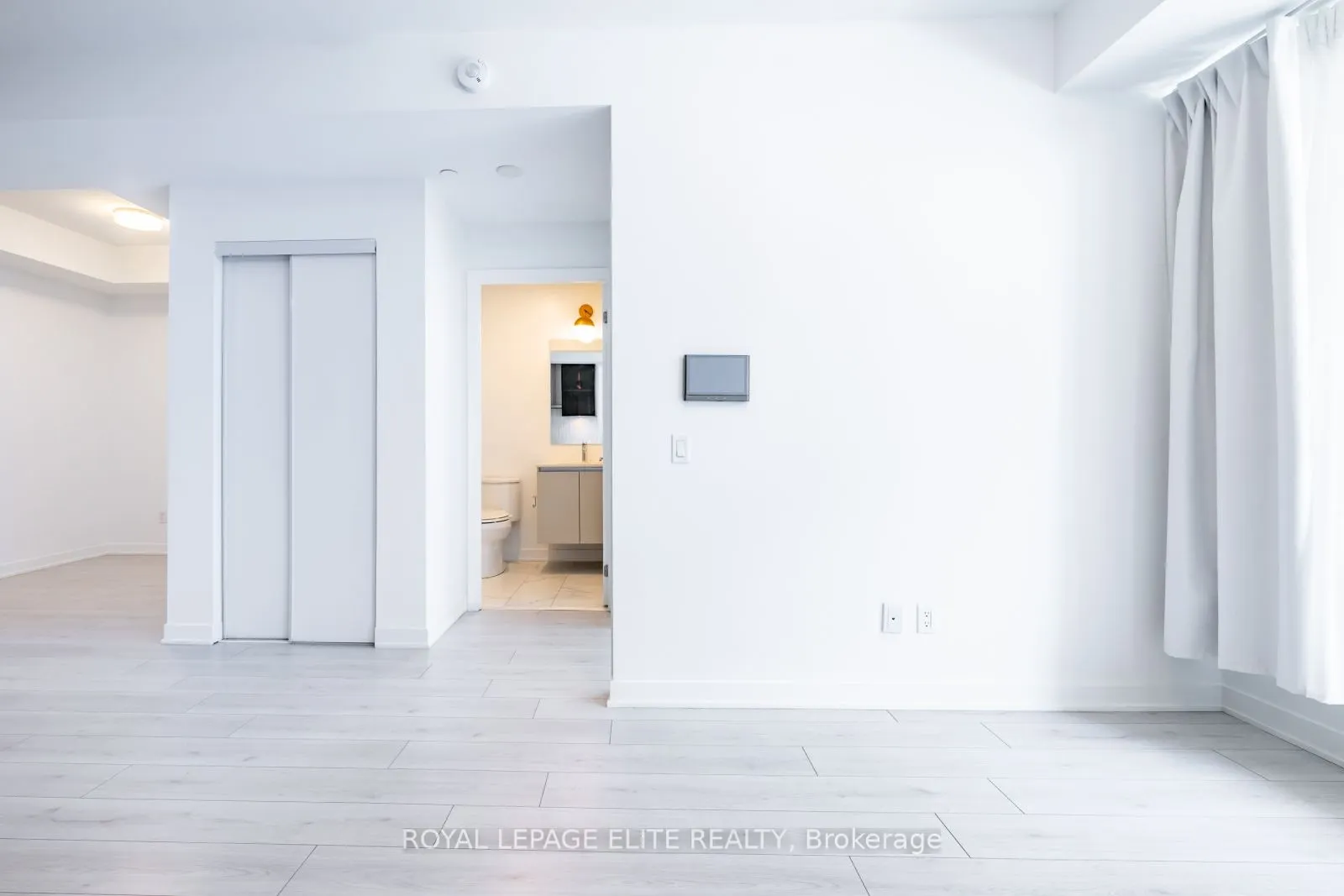 405 Dundas Street, #418