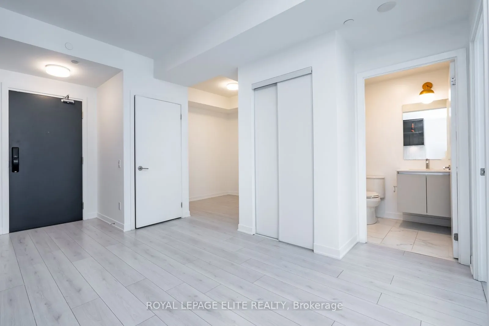 405 Dundas Street, #418