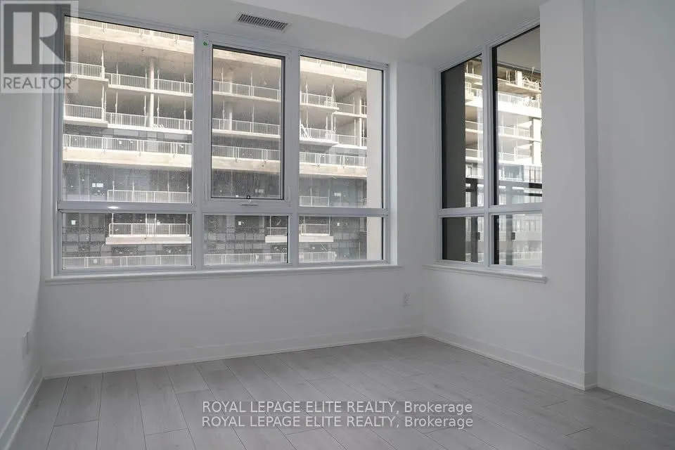 405 Dundas Street, #418
