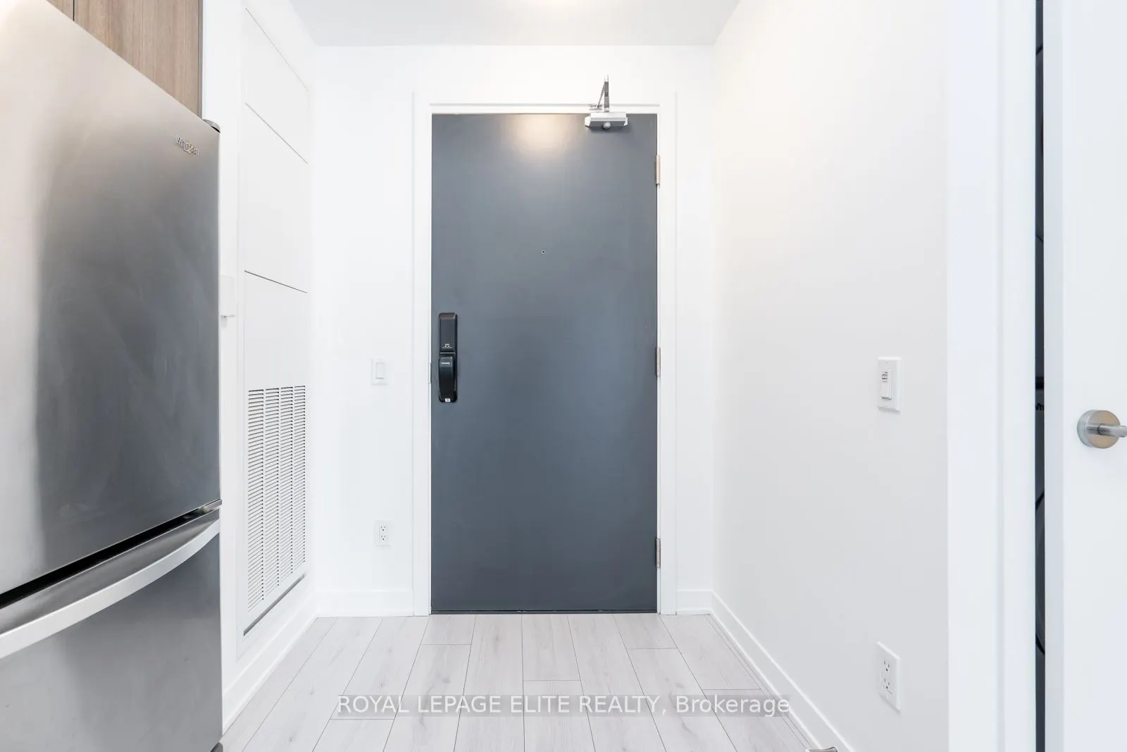 405 Dundas Street, #418