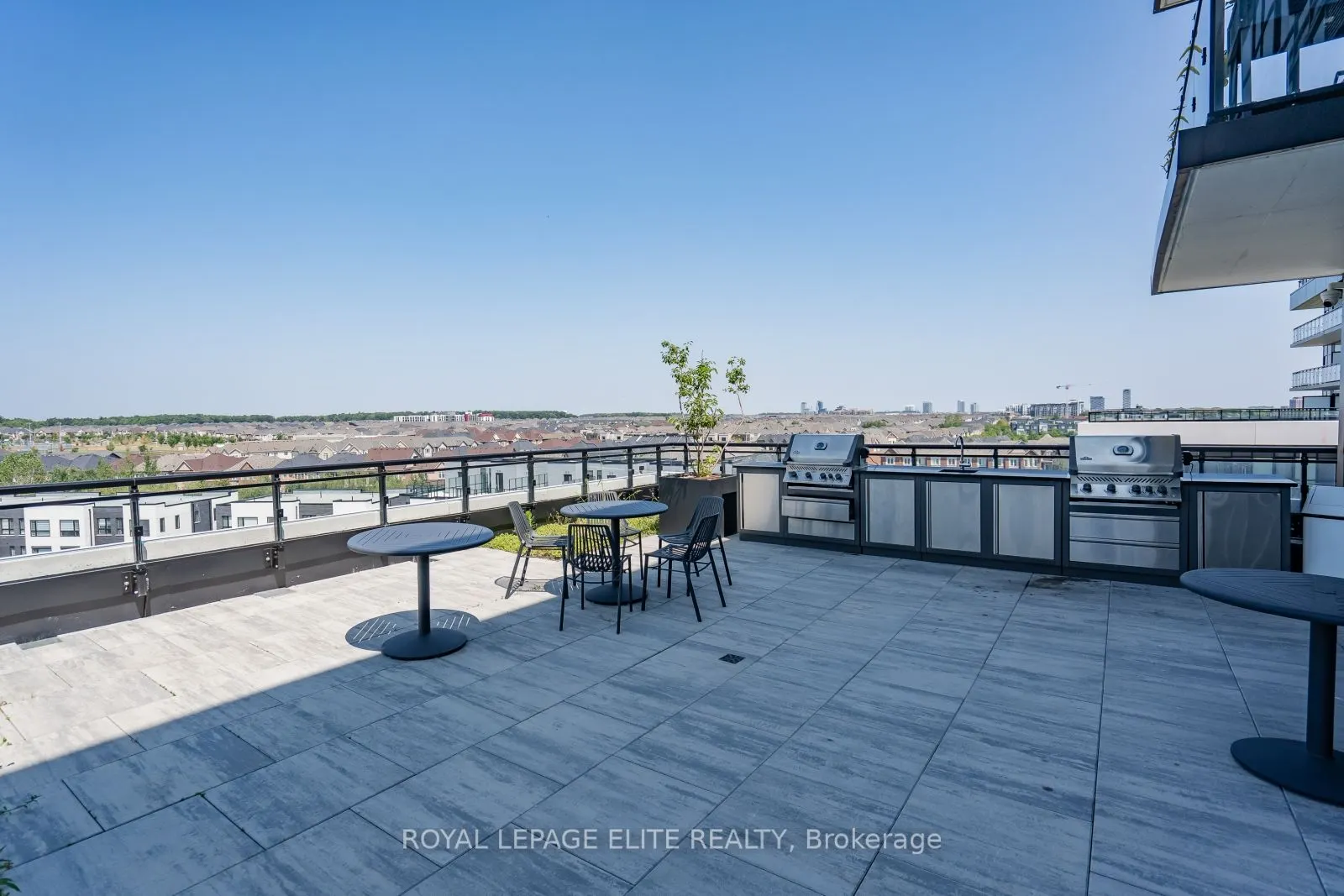 405 Dundas Street, #418