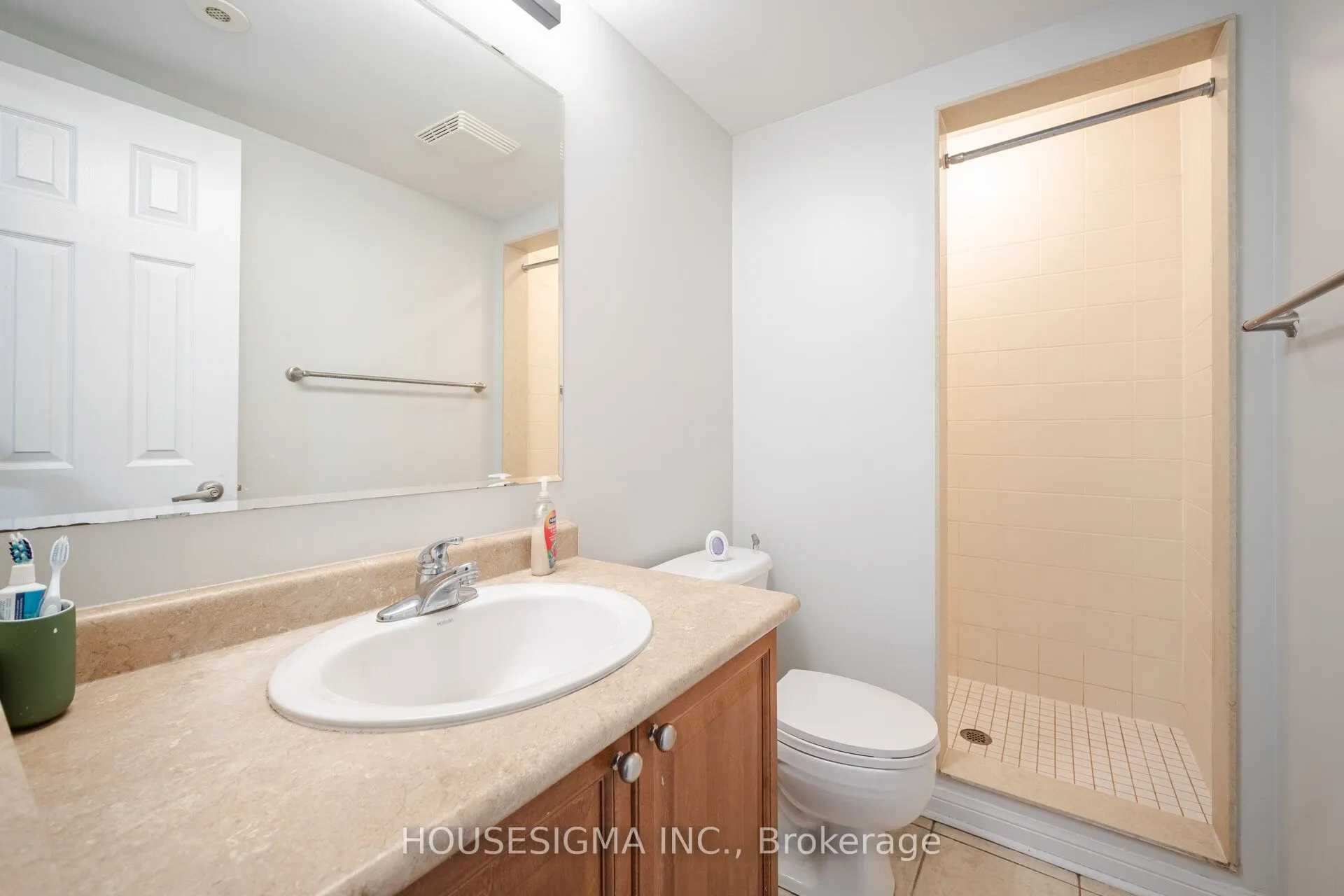 760 Neighbourhood Circle, #3