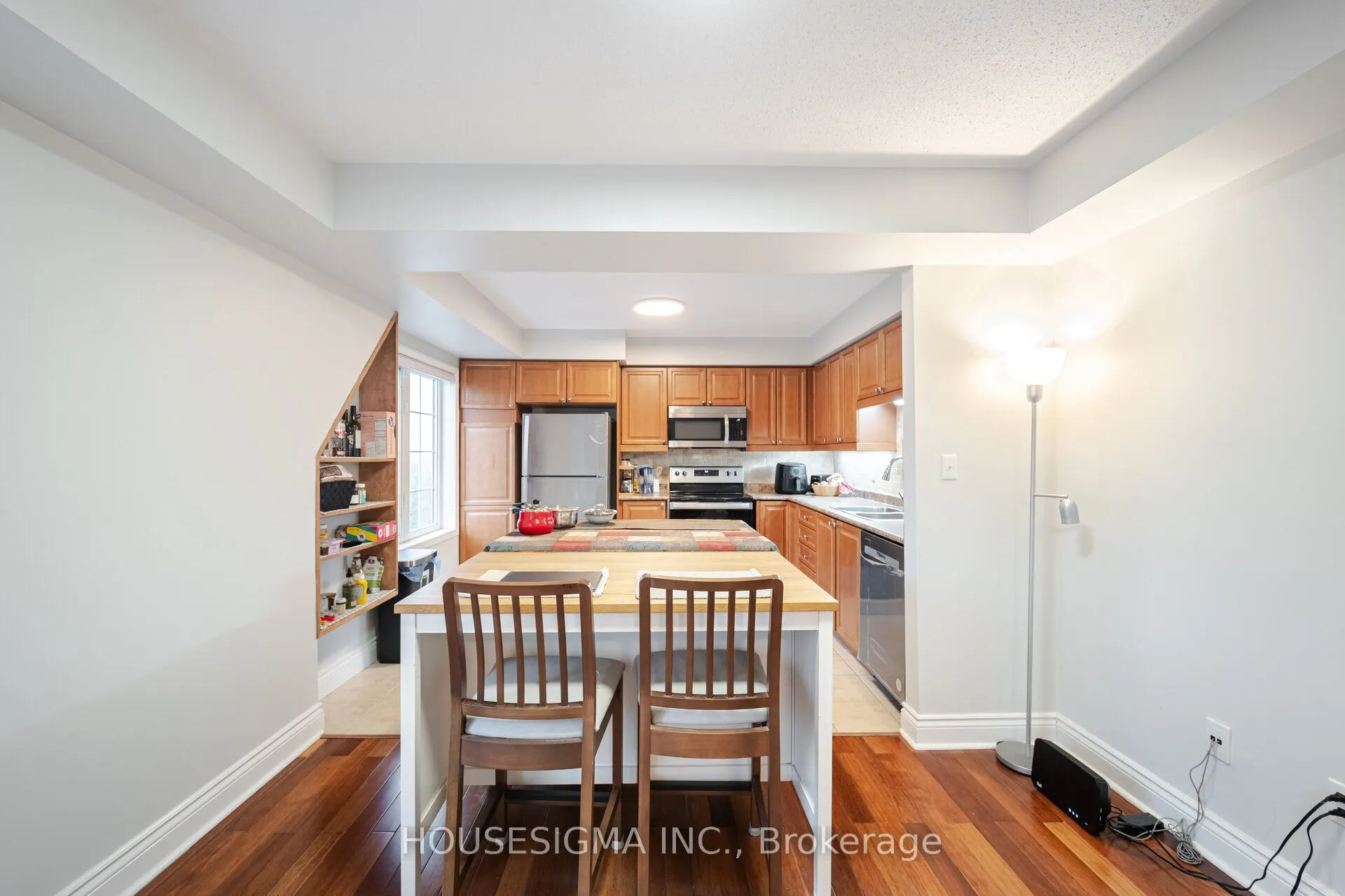 760 Neighbourhood Circle, #3