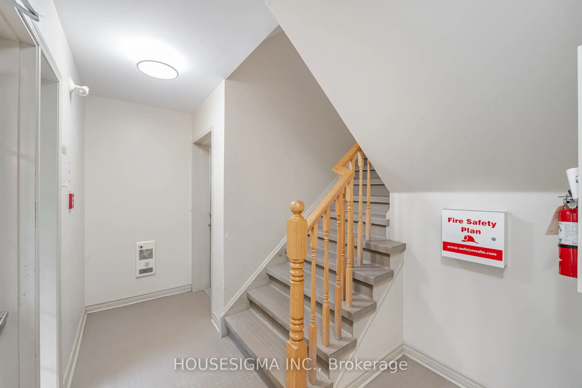760 Neighbourhood Circle, #3