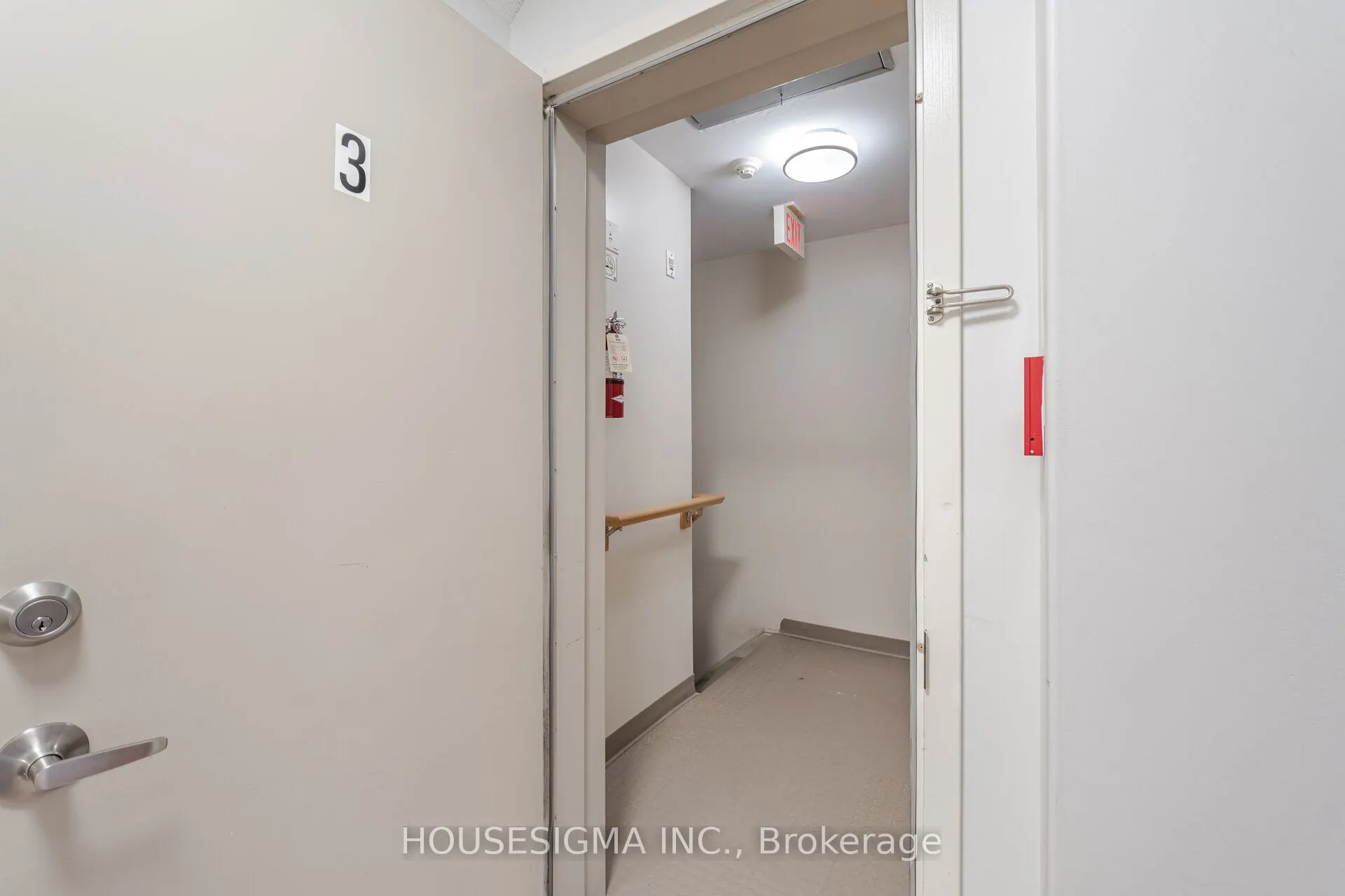 760 Neighbourhood Circle, #3