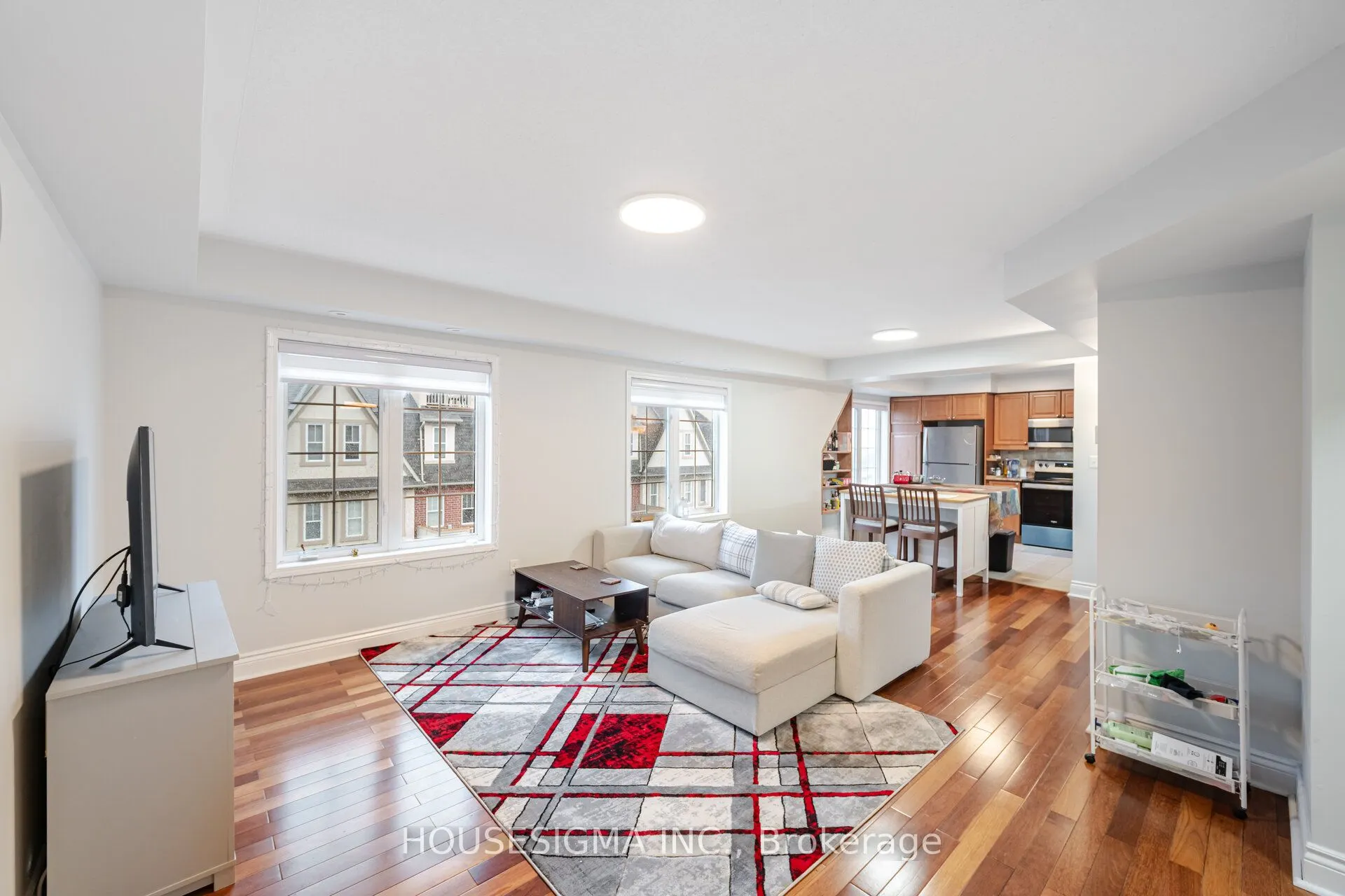 760 Neighbourhood Circle, #3
