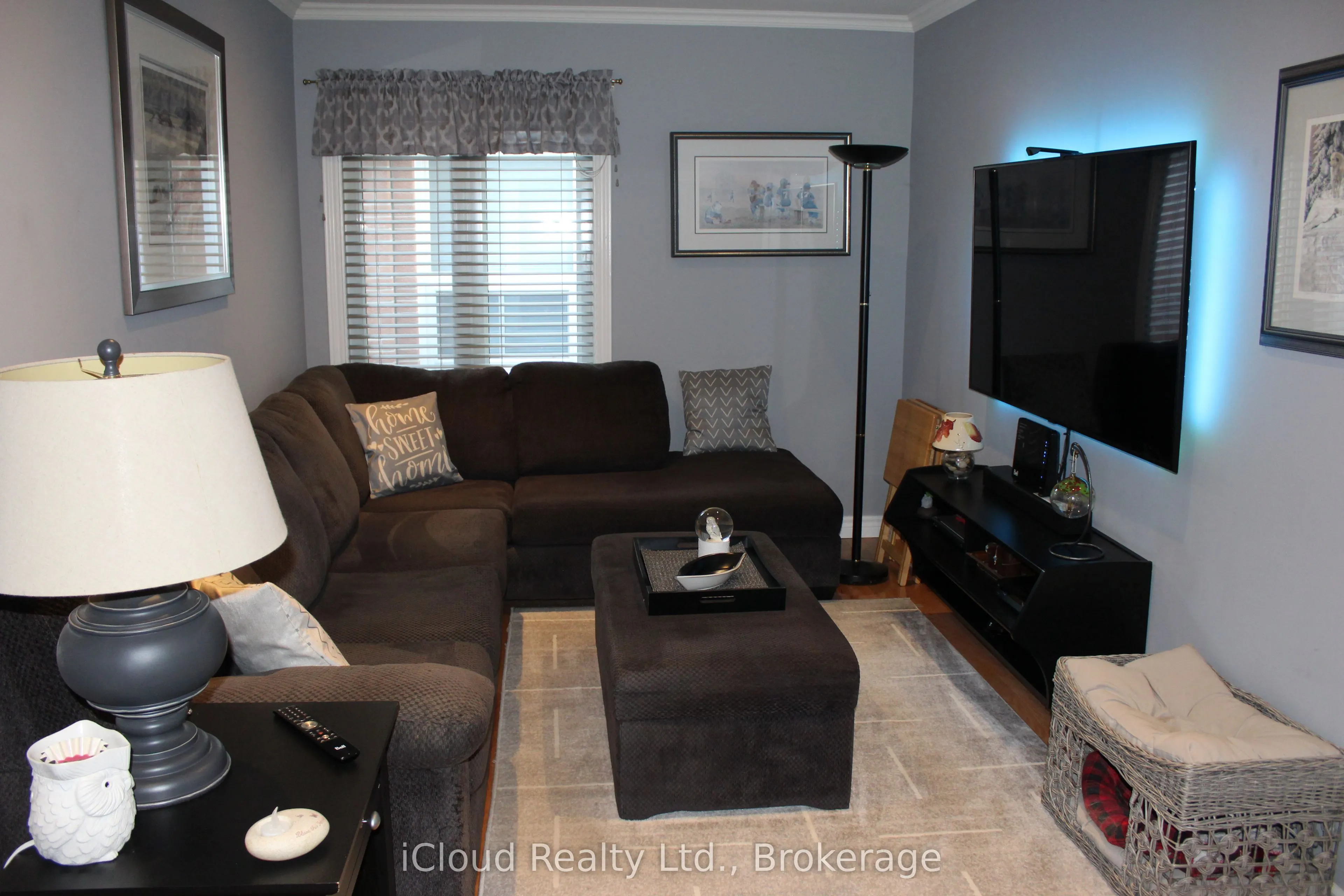406 Woodlawn Crescent