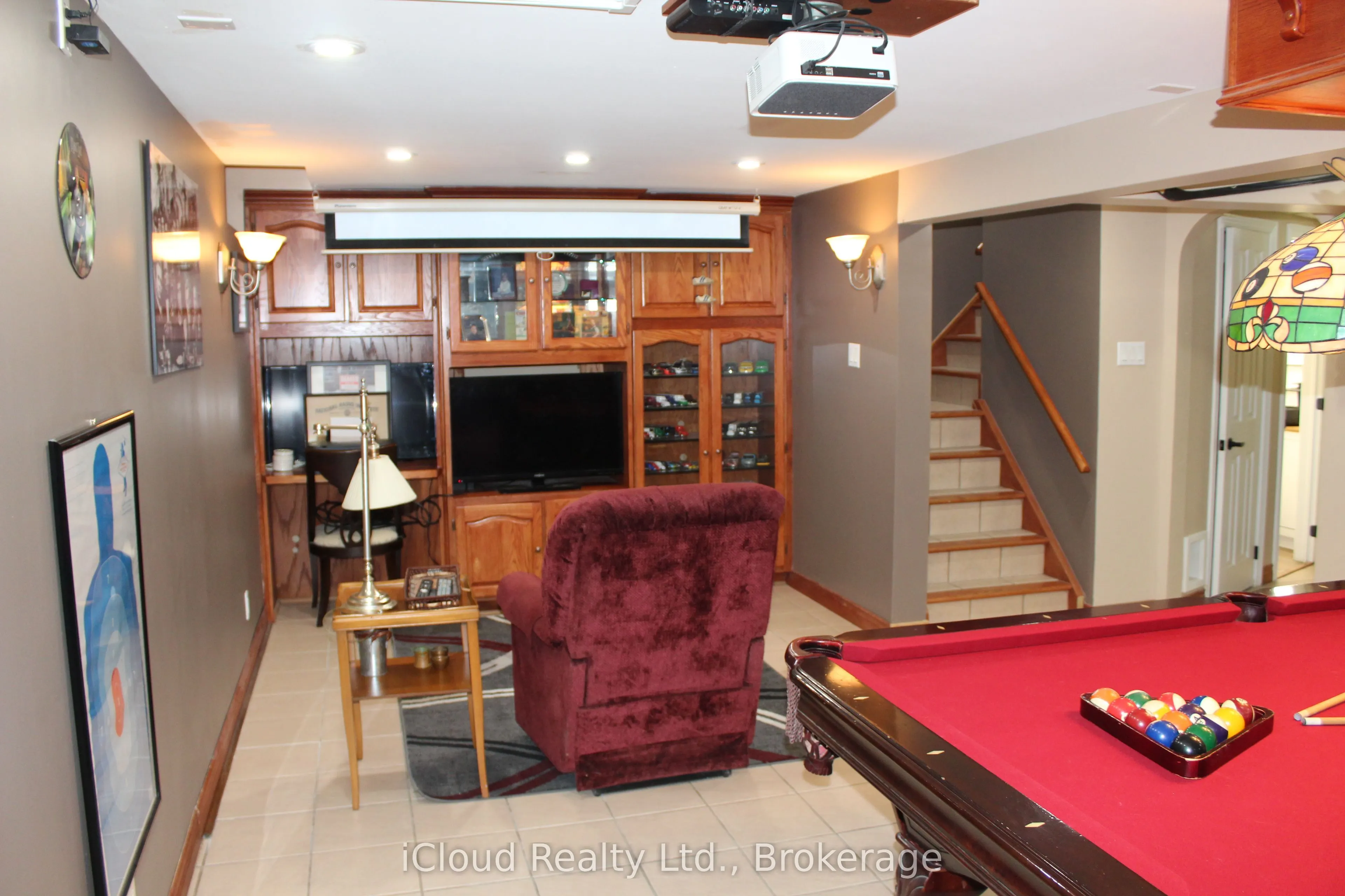 406 Woodlawn Crescent