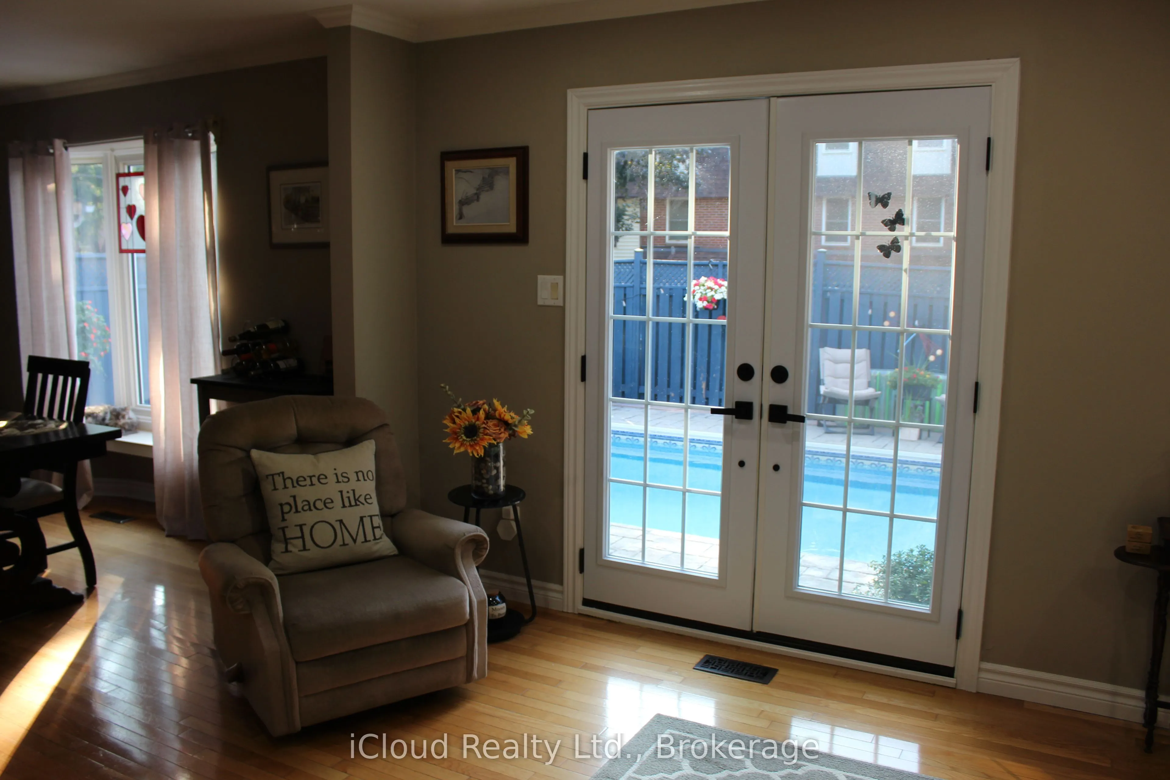 406 Woodlawn Crescent