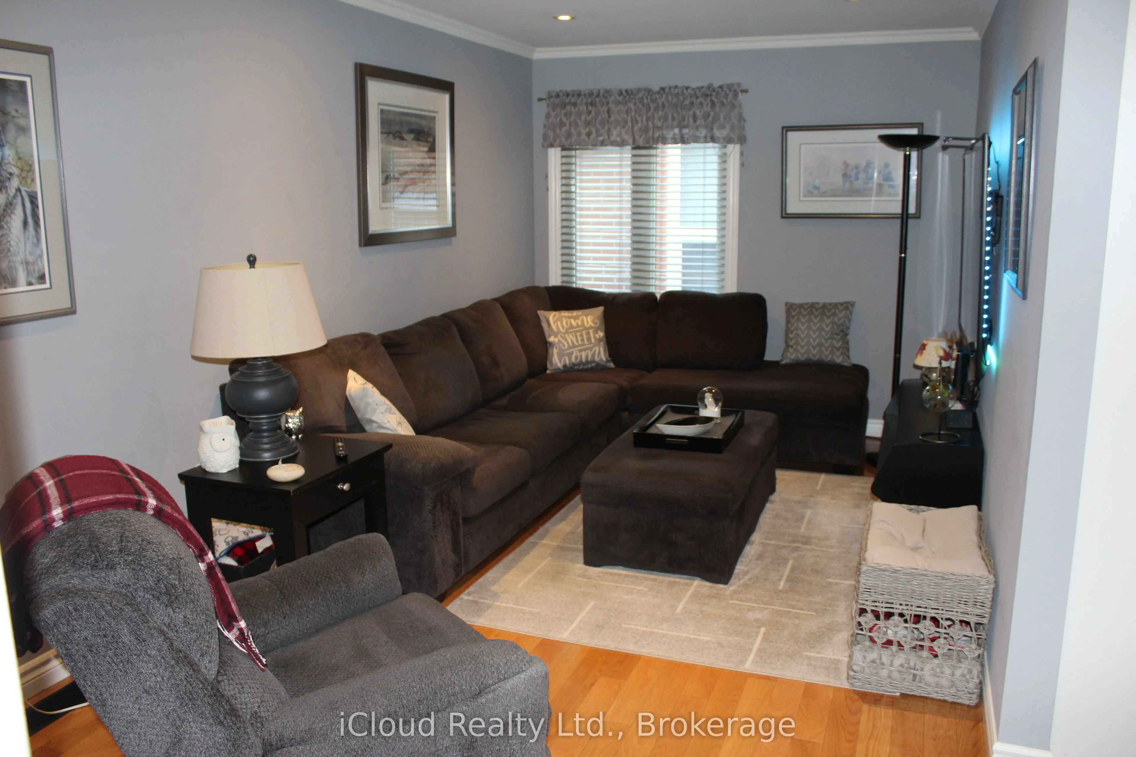 406 Woodlawn Crescent