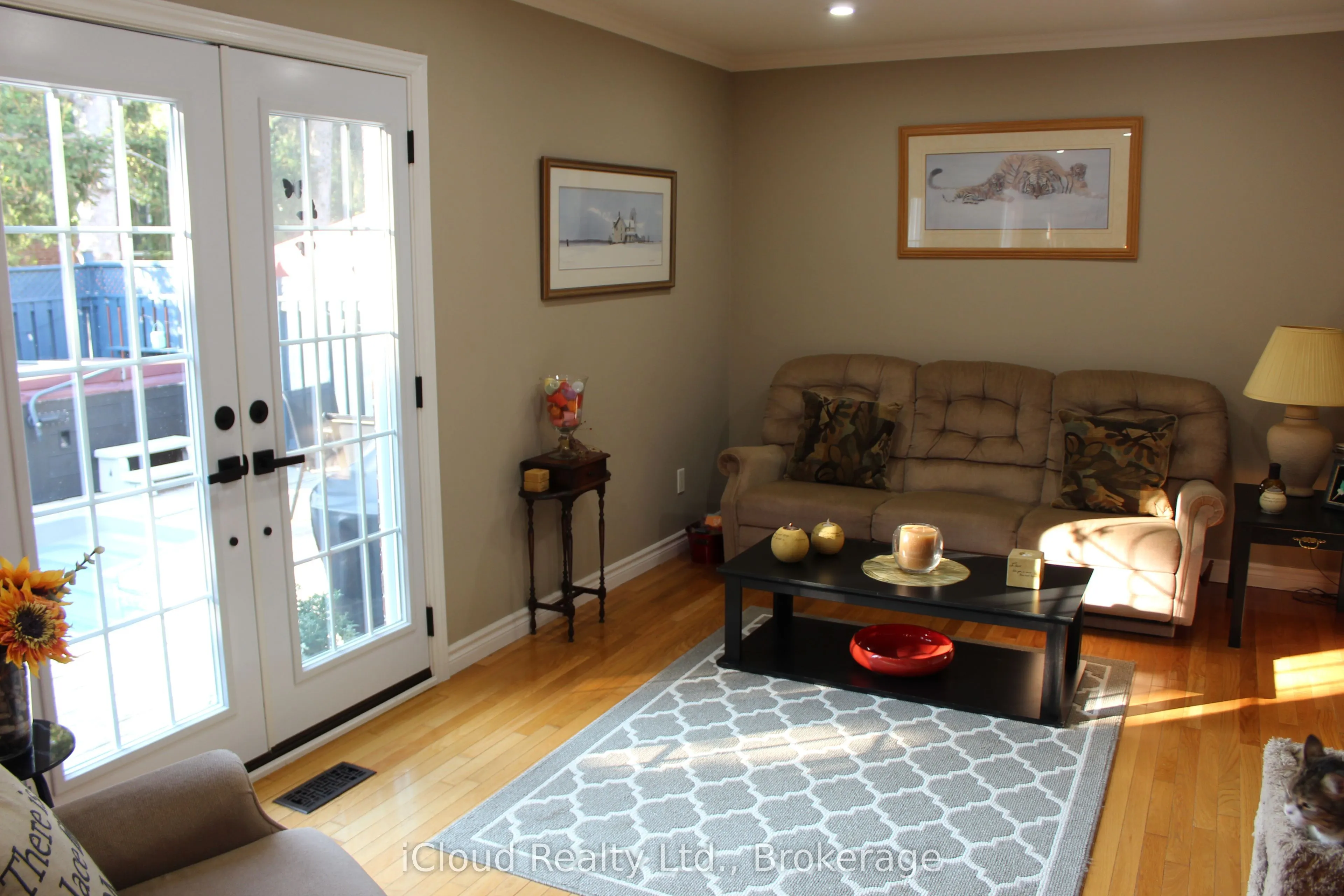 406 Woodlawn Crescent