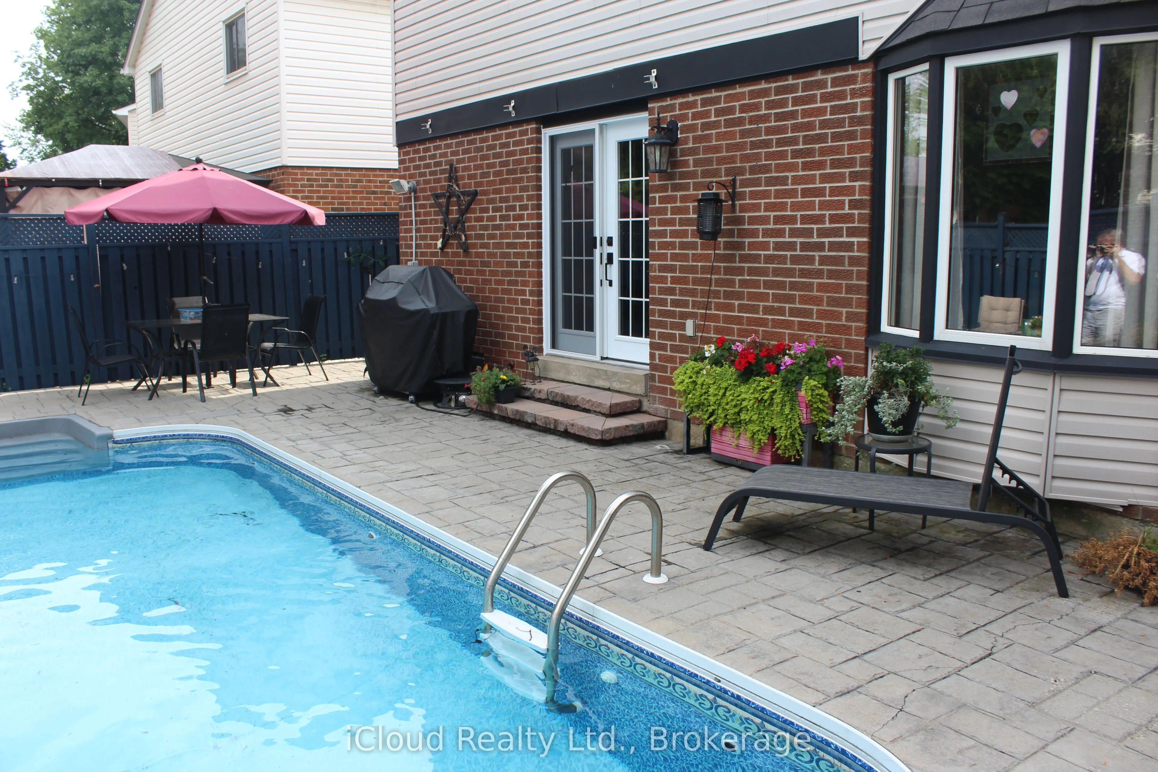 406 Woodlawn Crescent