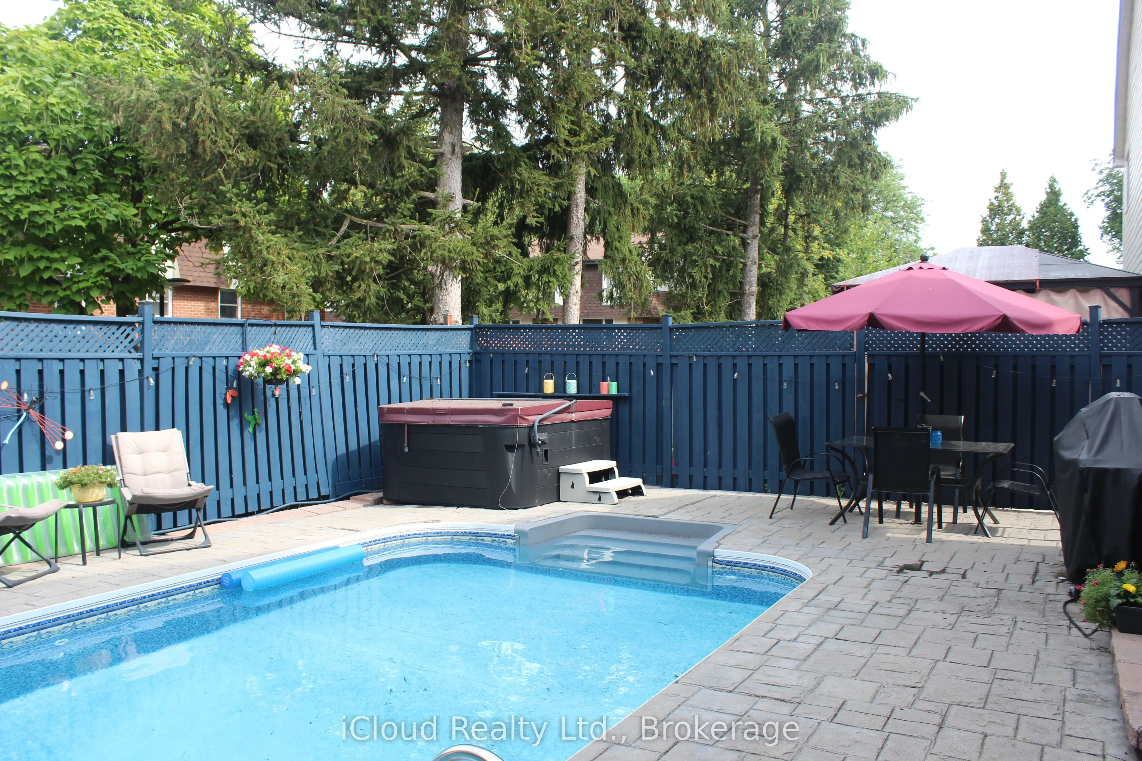 406 Woodlawn Crescent