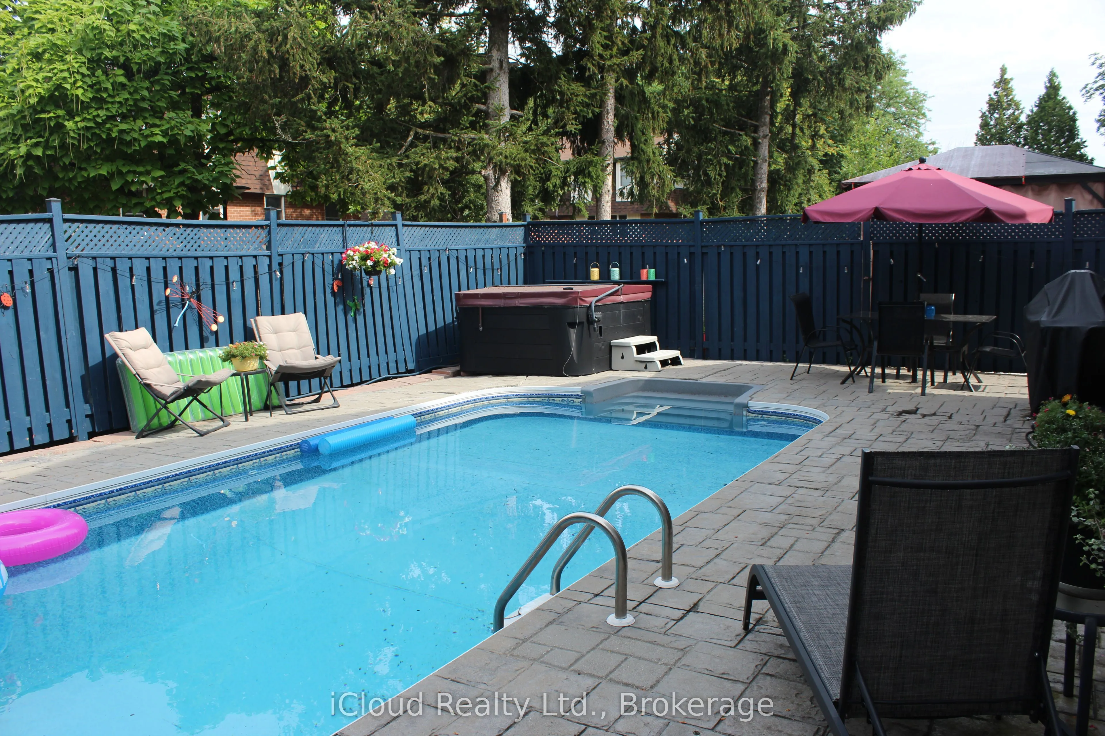 406 Woodlawn Crescent