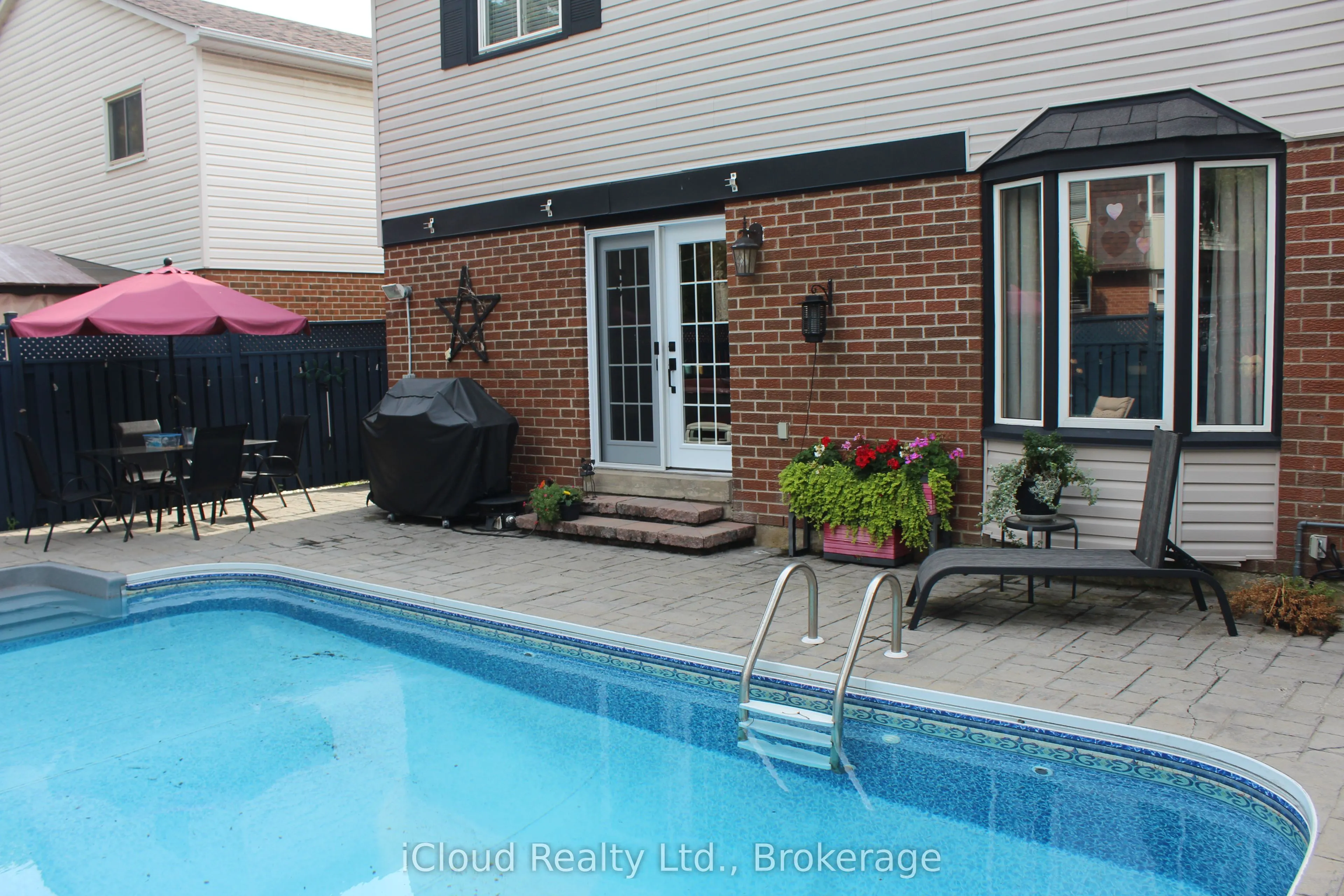 406 Woodlawn Crescent