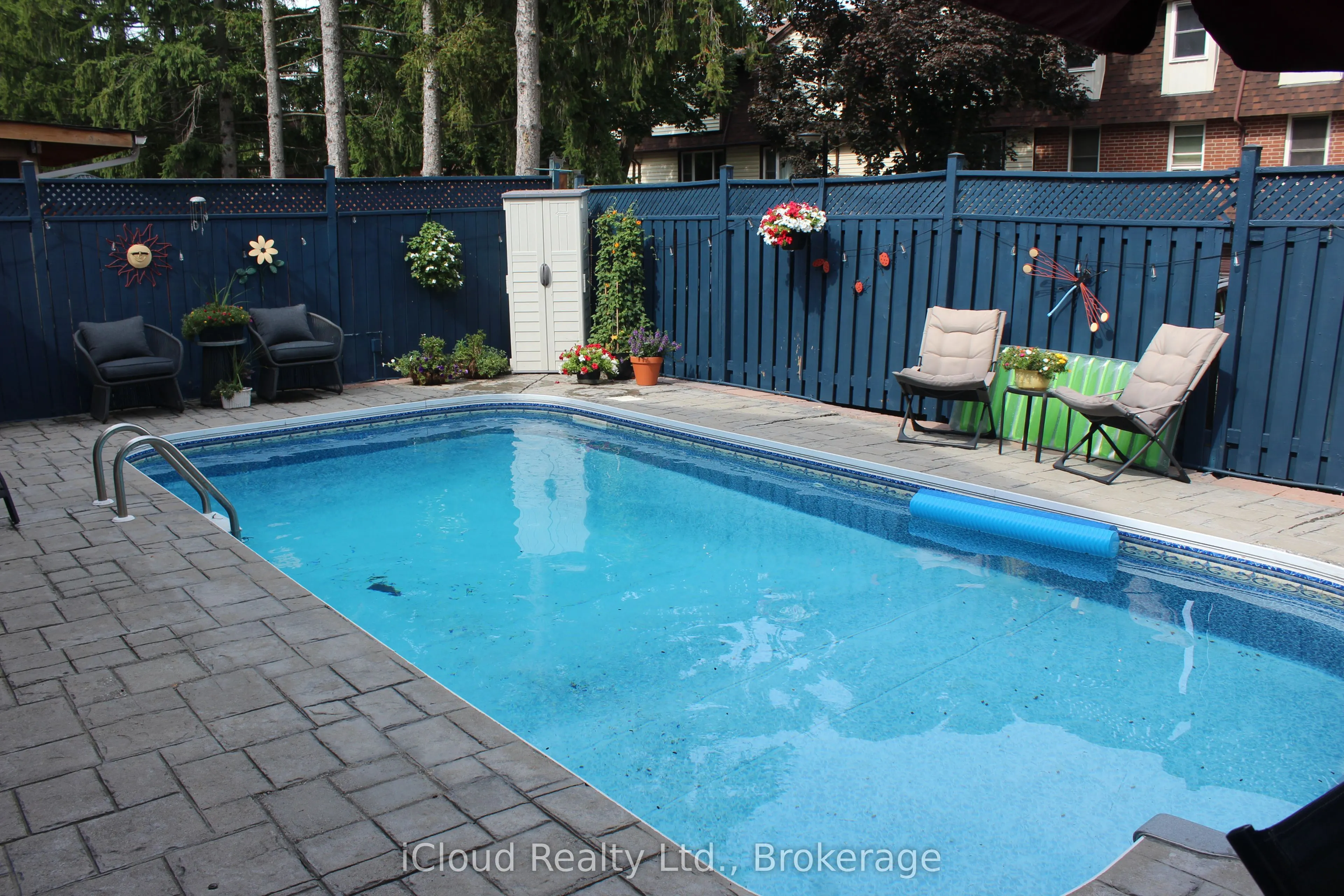 406 Woodlawn Crescent
