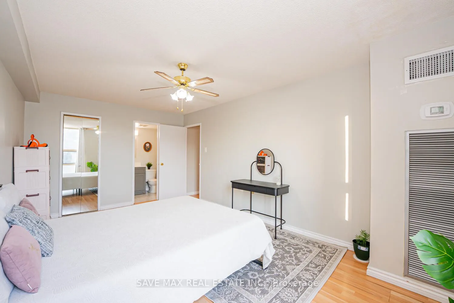 18 Knightsbridge Road, #304