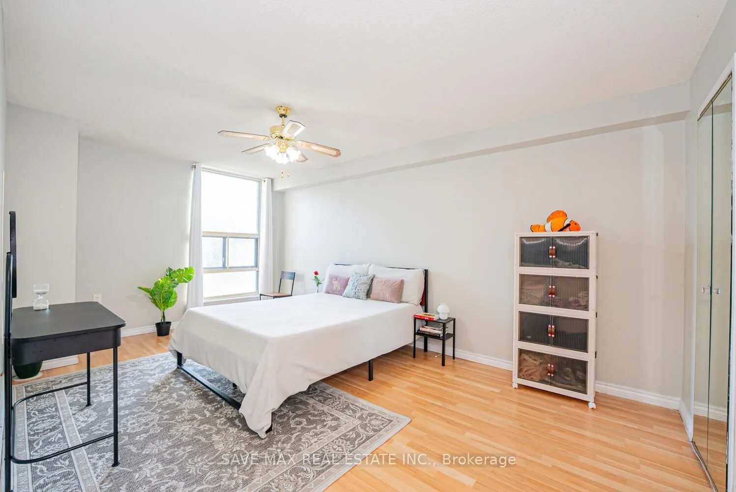 18 Knightsbridge Road, #304