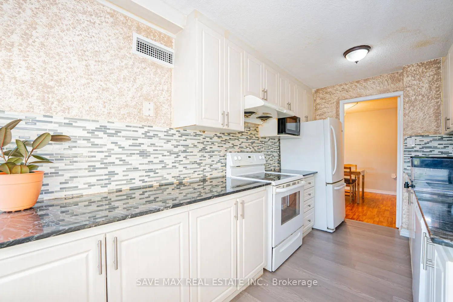 18 Knightsbridge Road, #304