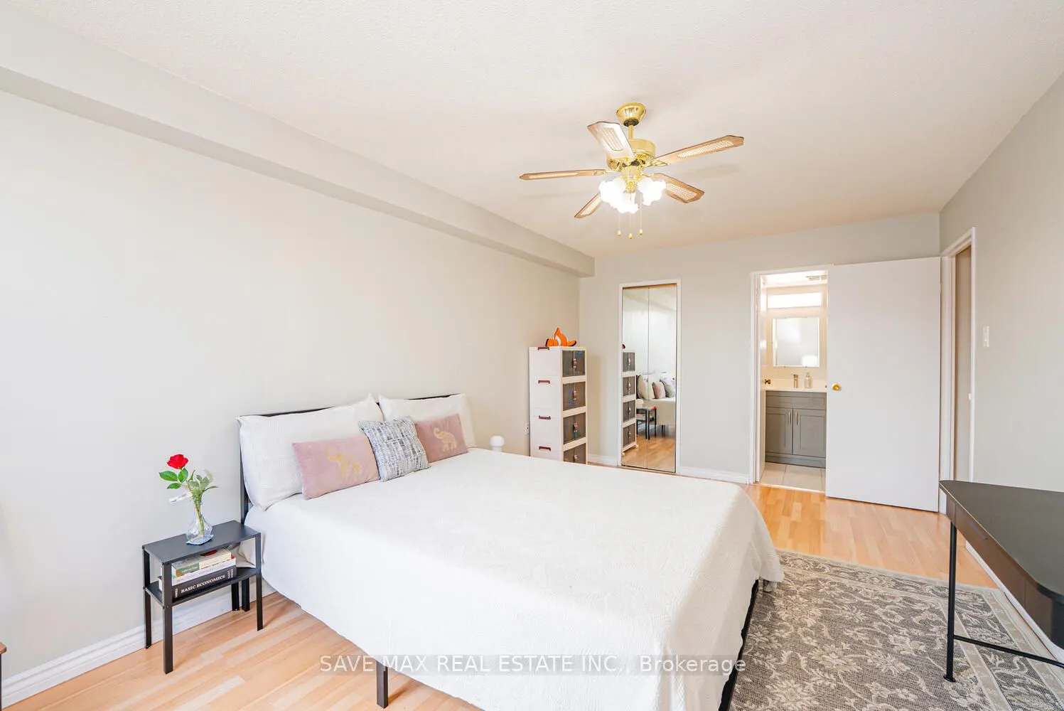 18 Knightsbridge Road, #304