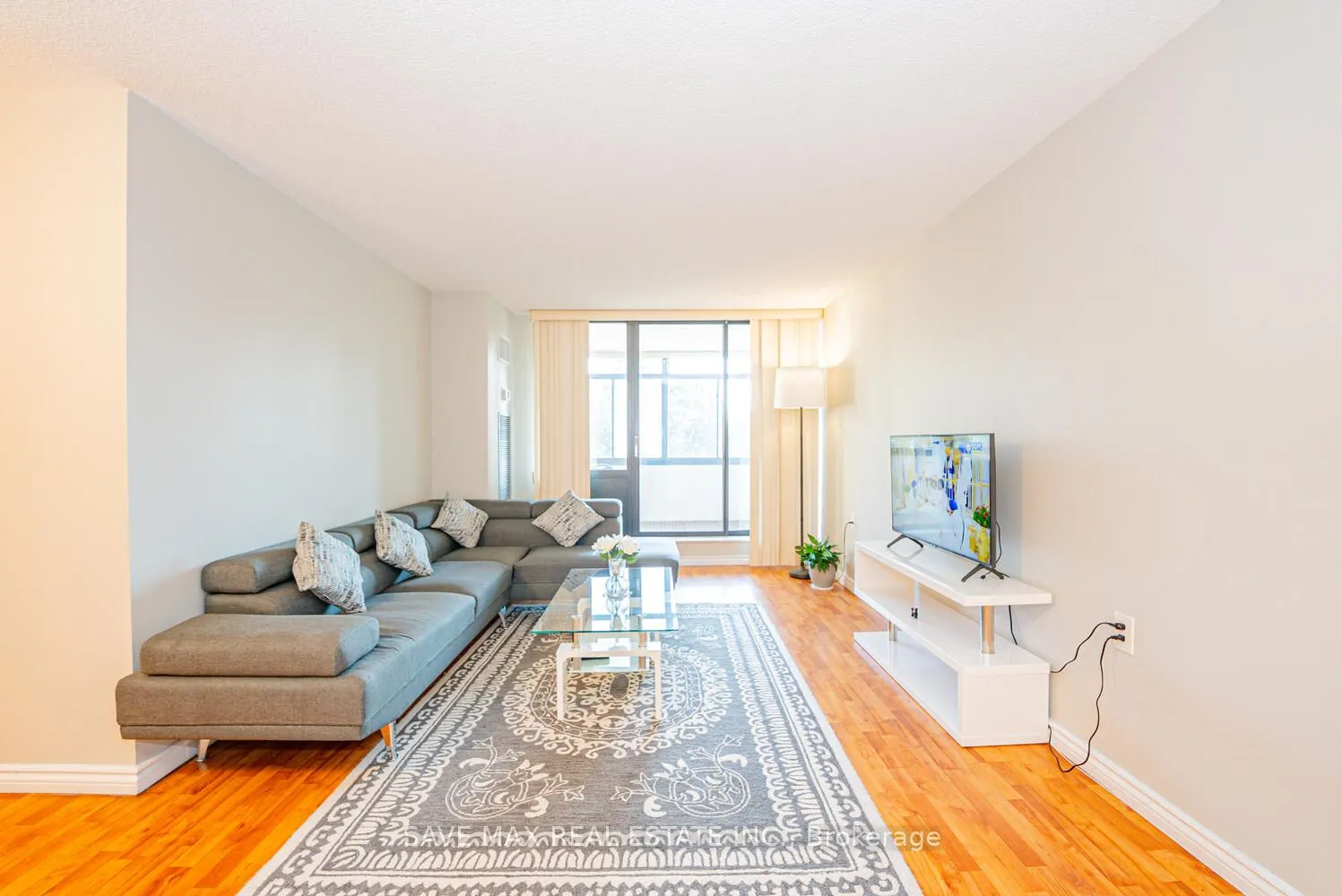 18 Knightsbridge Road, #304