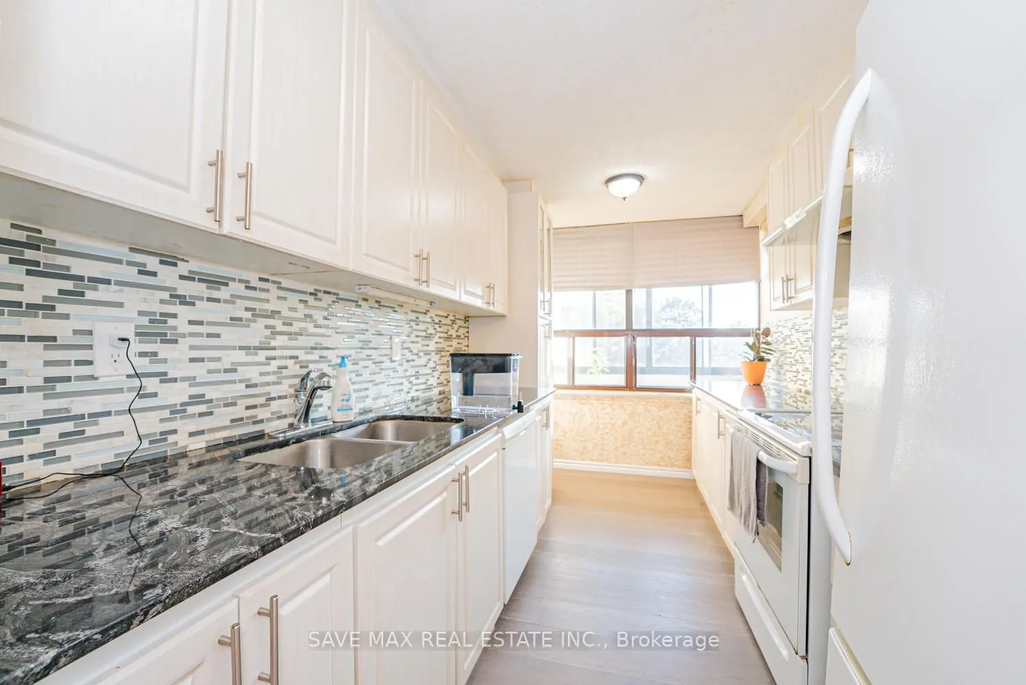18 Knightsbridge Road, #304