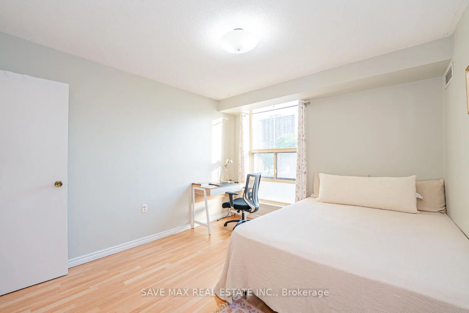 18 Knightsbridge Road, #304