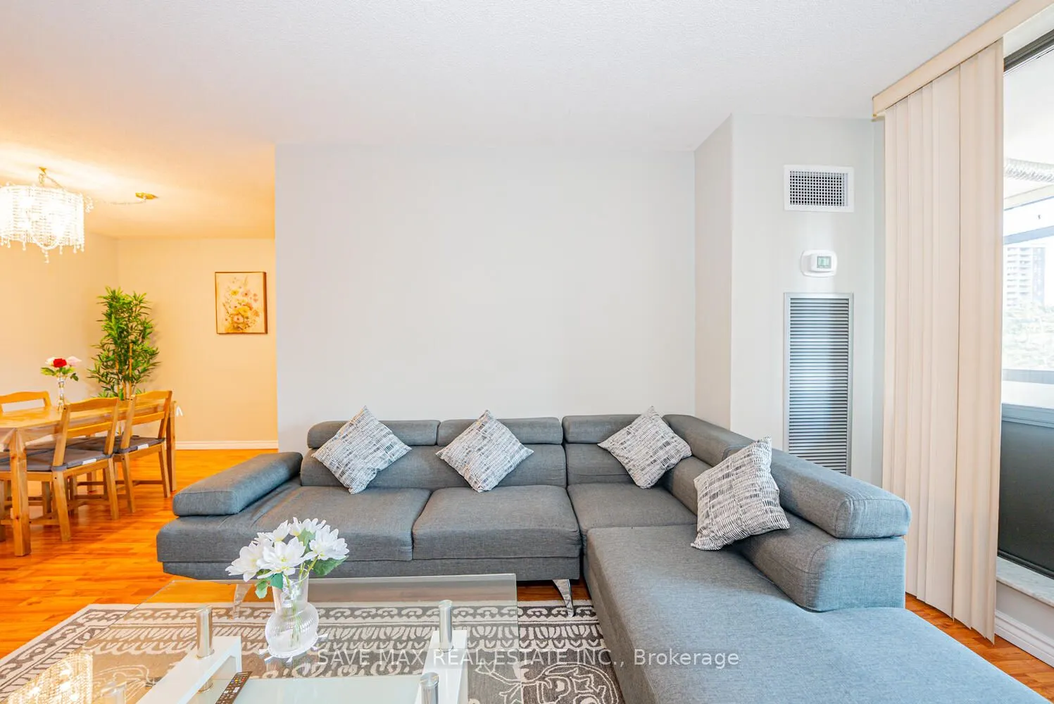 18 Knightsbridge Road, #304