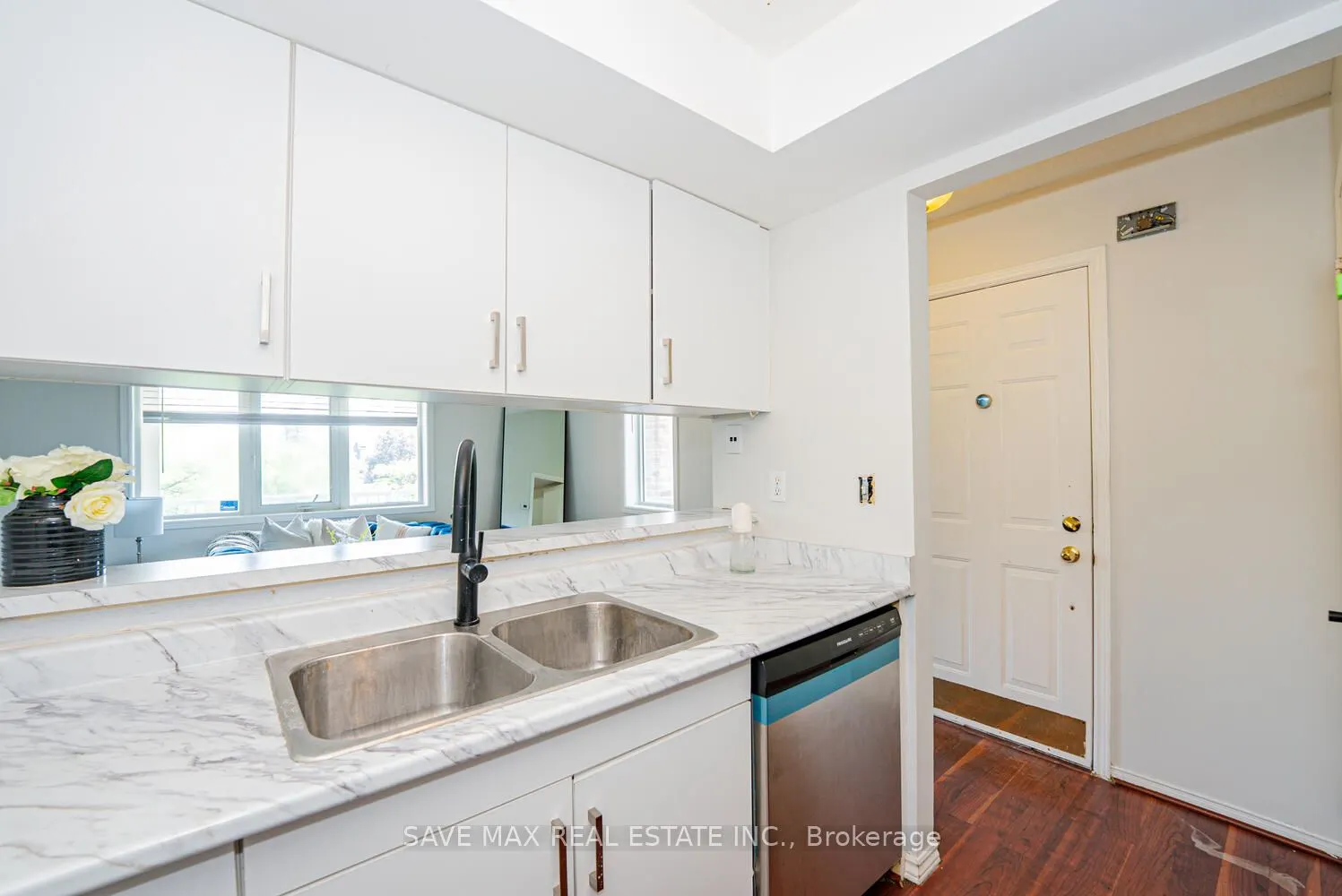 103 Bristol Road E, #212