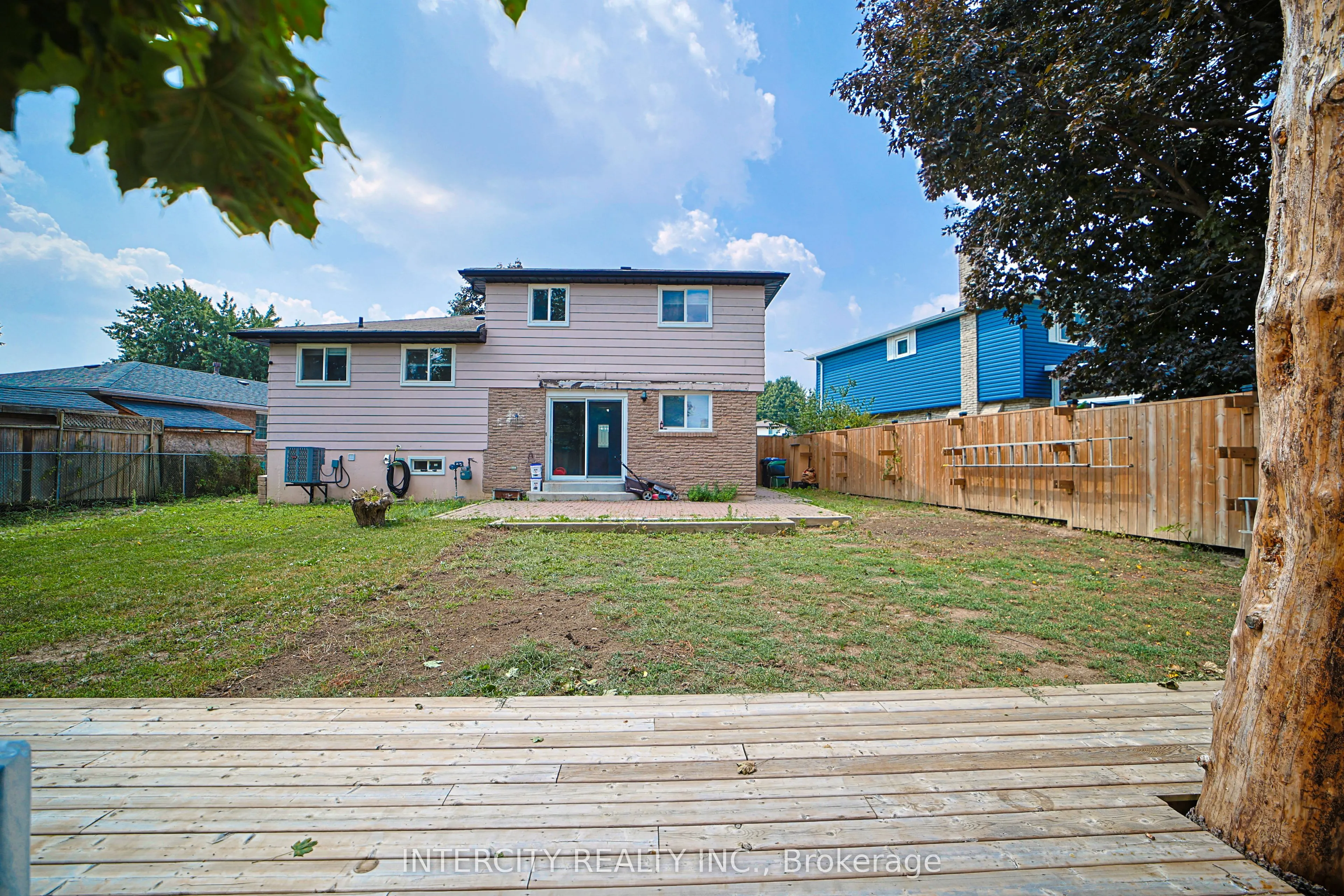 24 Grovetree Place