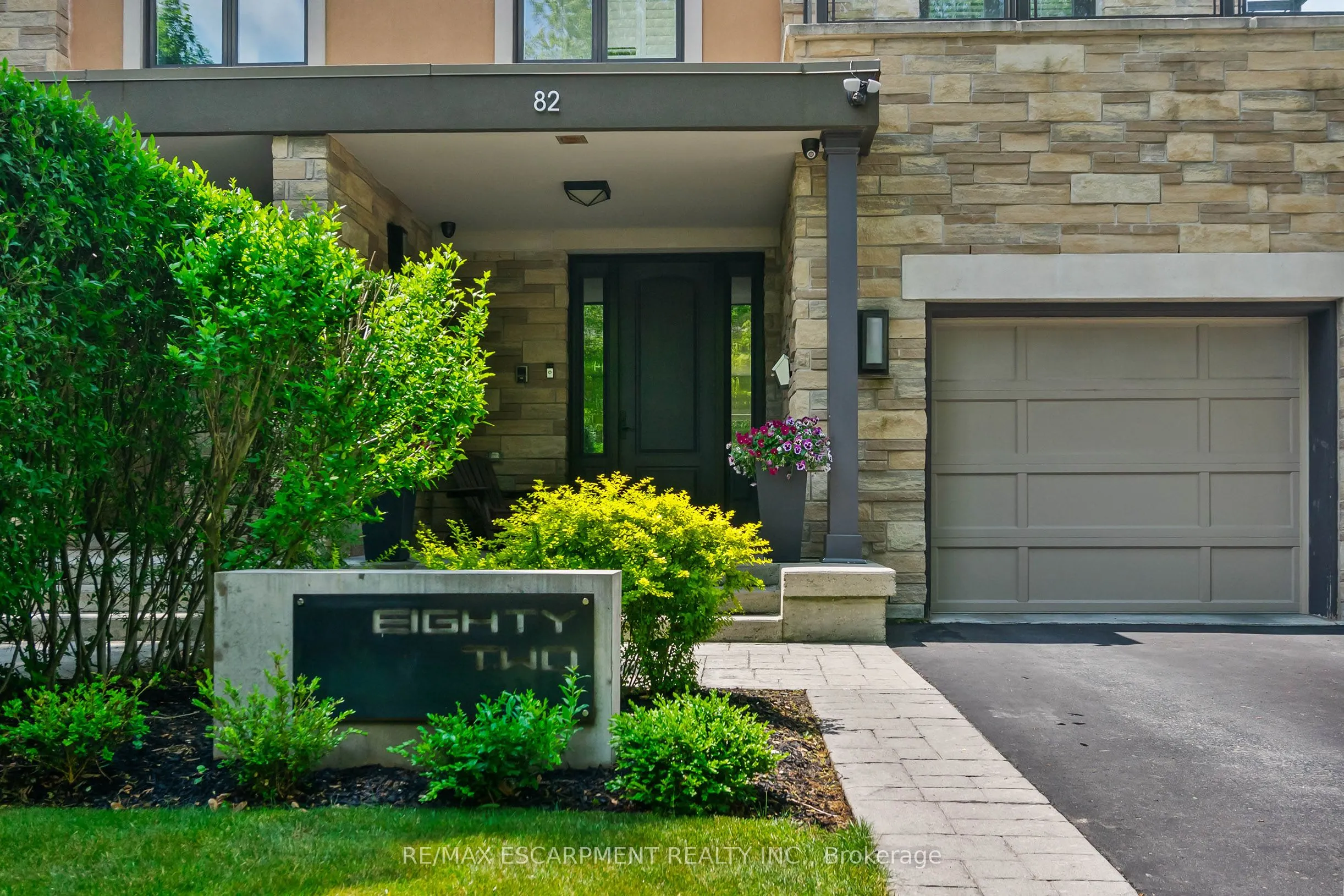 82 Brant Street