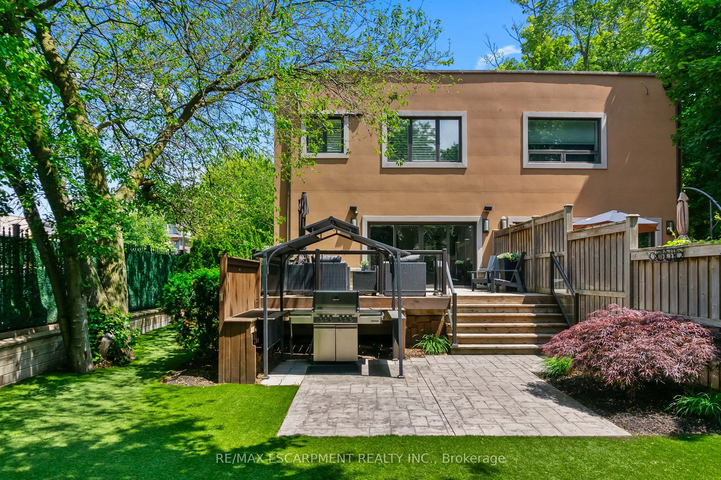 82 Brant Street