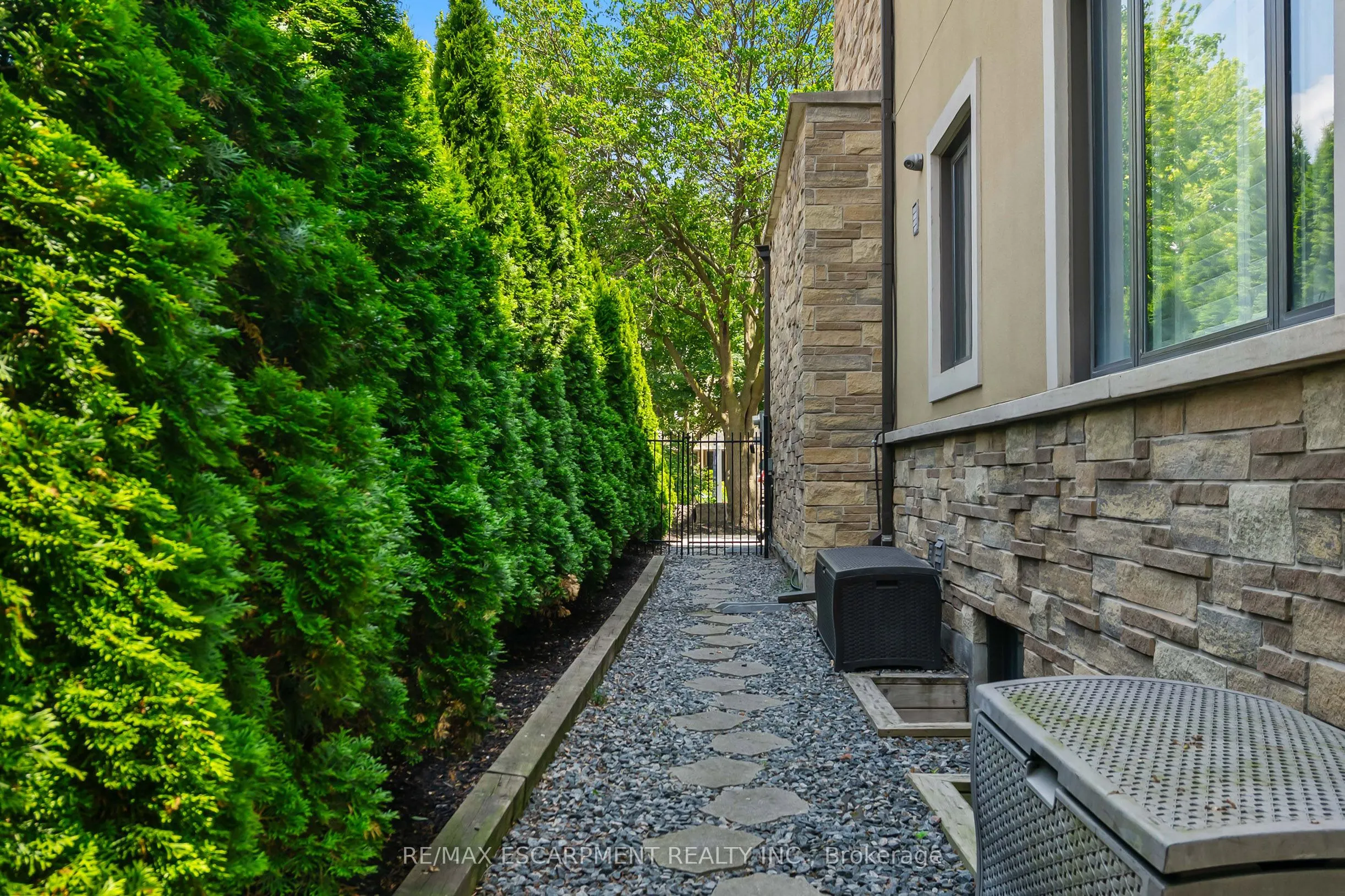 82 Brant Street