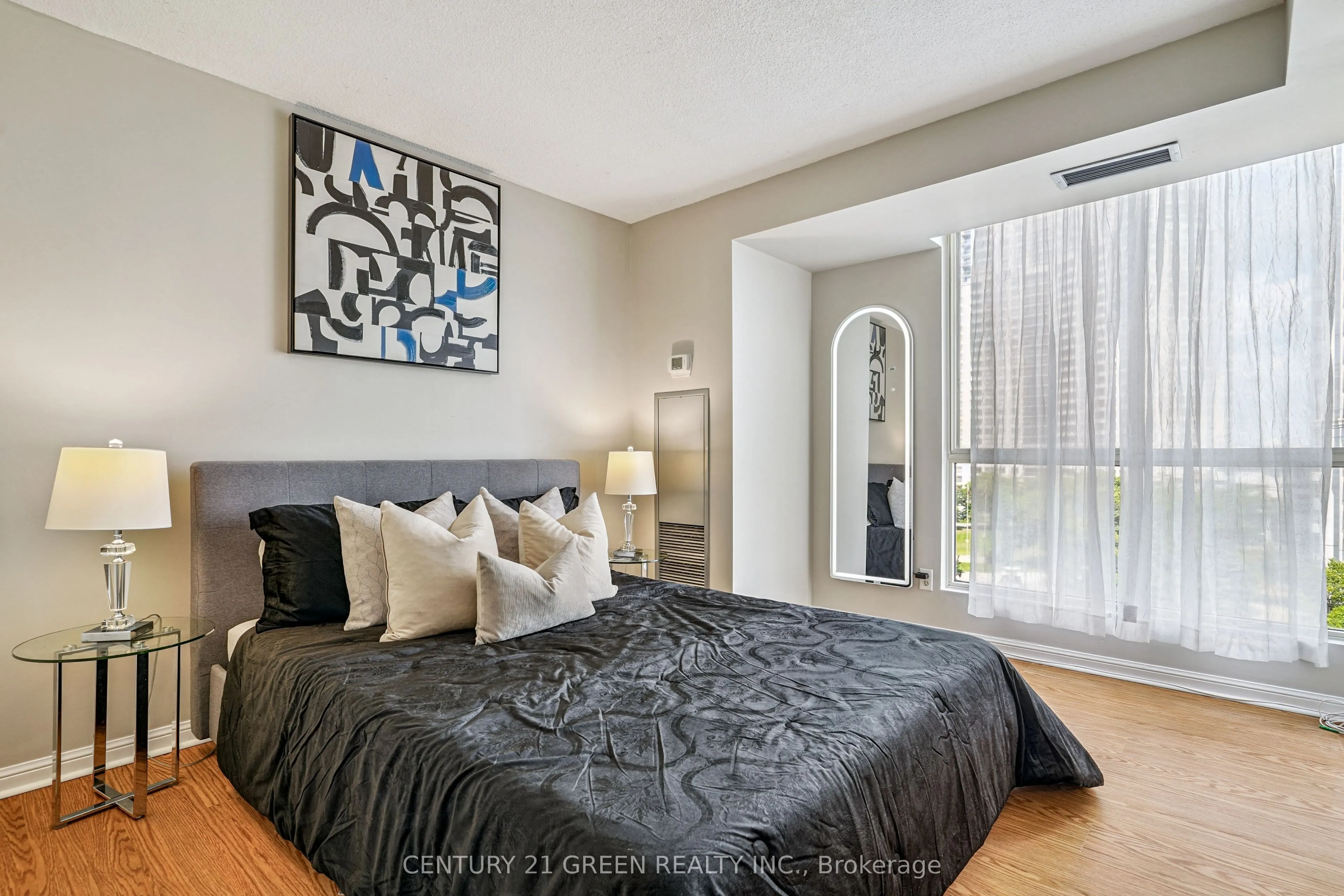 55 Kingsbridge Garden Circle, #613