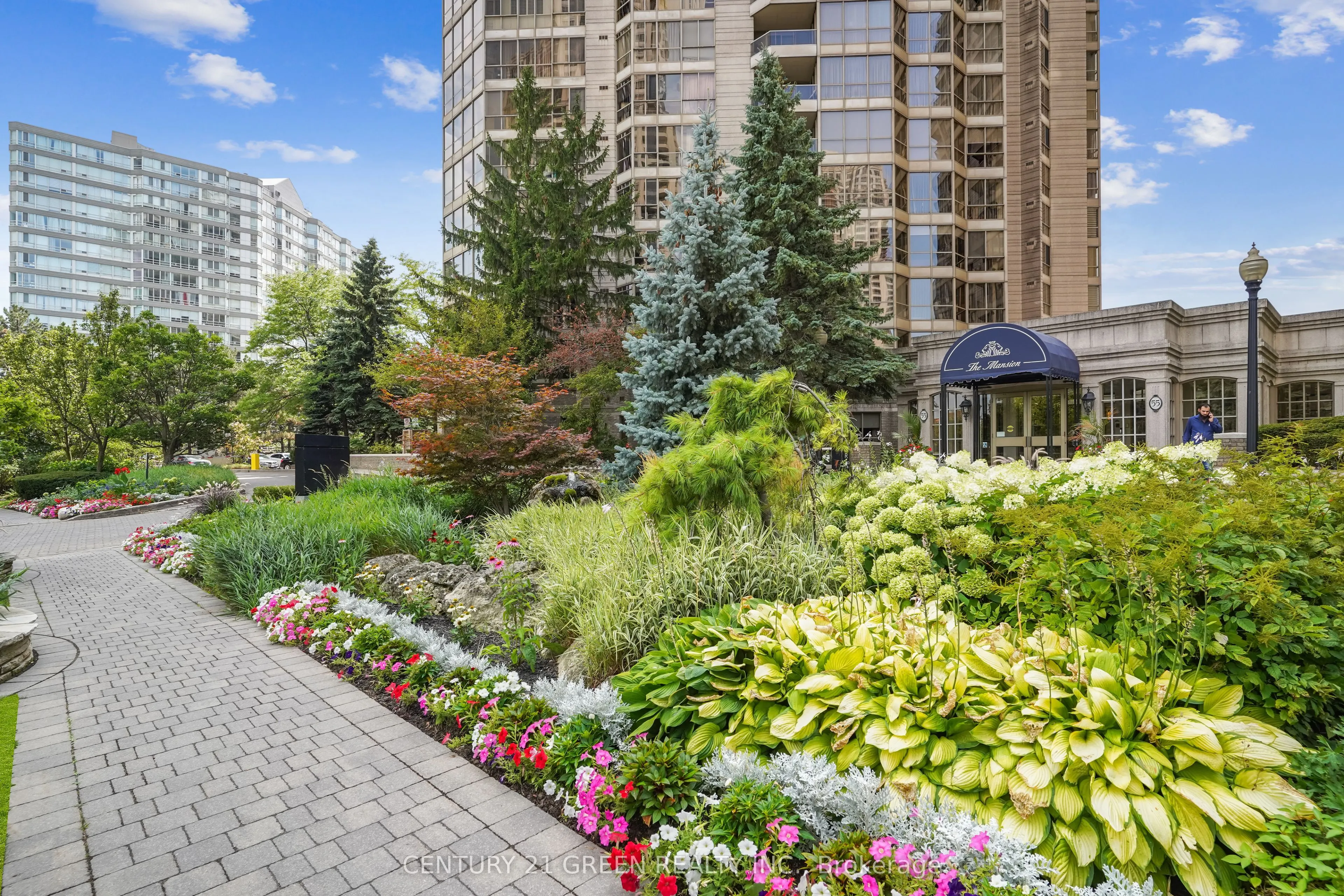 55 Kingsbridge Garden Circle, #613
