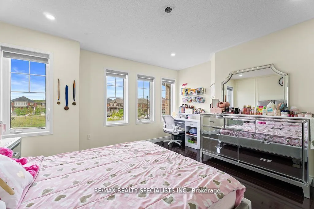 15 Brownbush Way