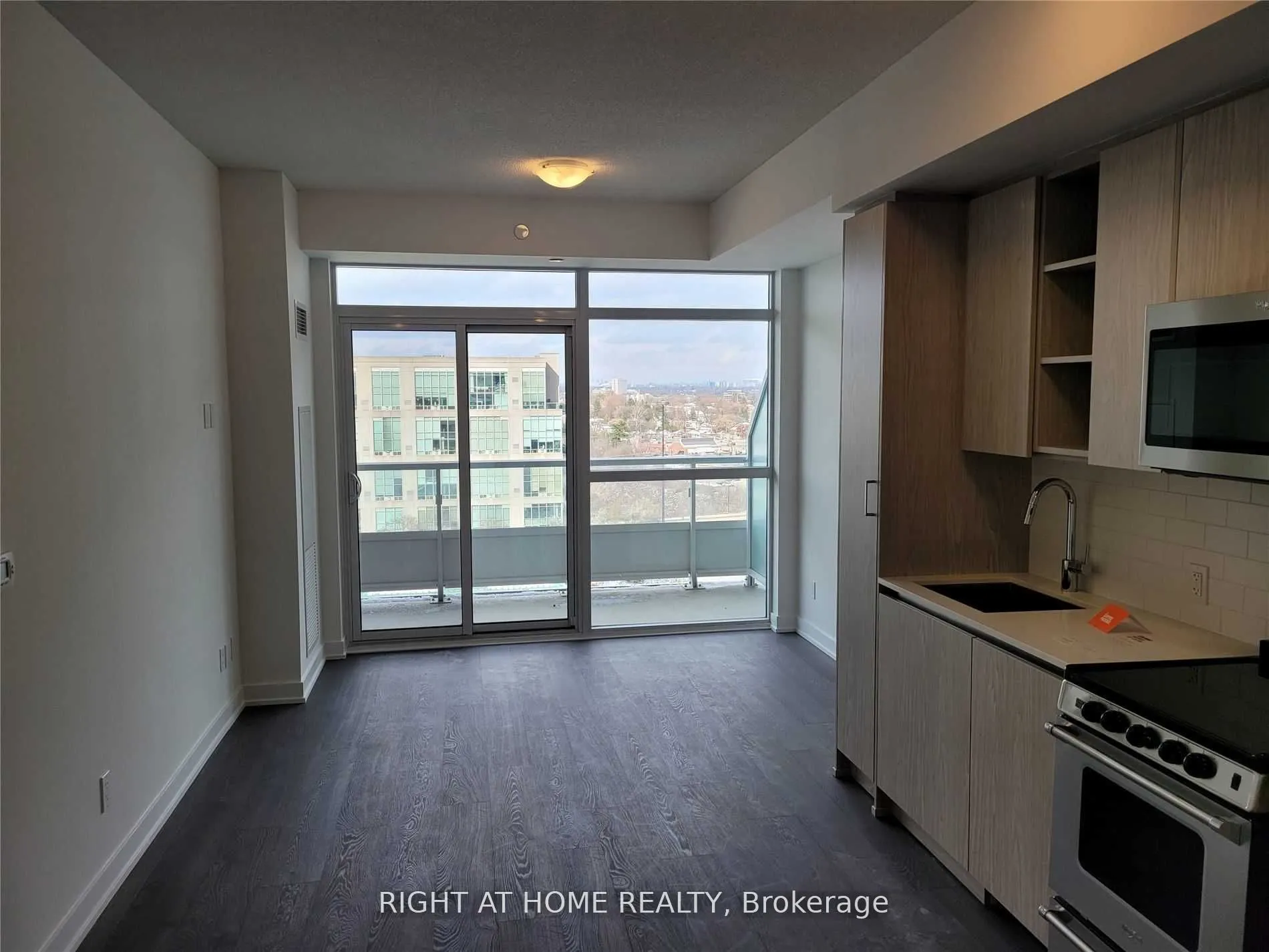 251 Manitoba Street, #1401