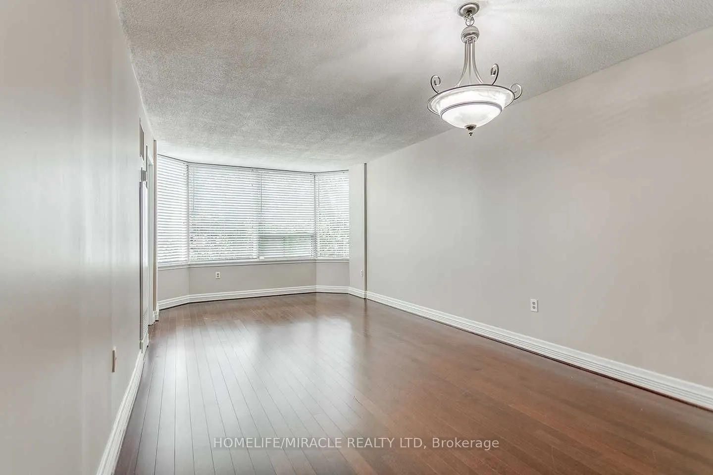1270 Maple Crossing Boulevard, #304
