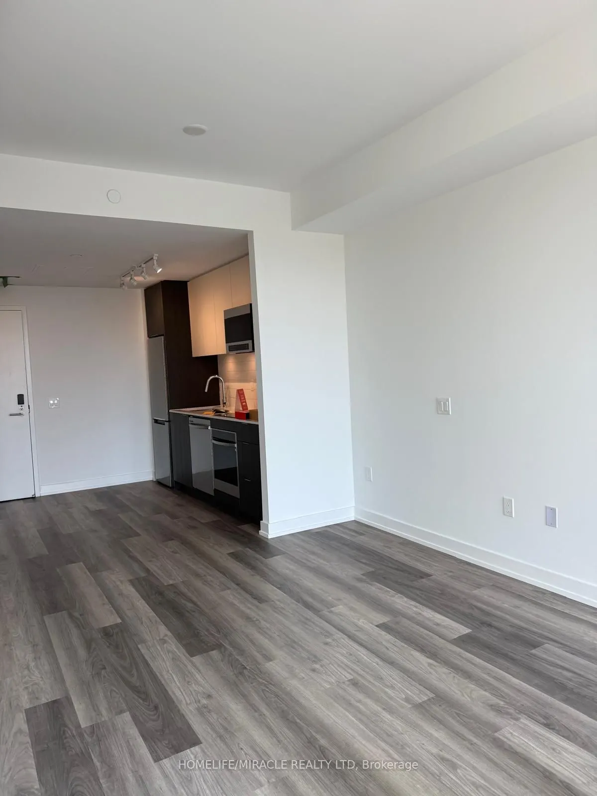 6 Chartwell Road S, #209