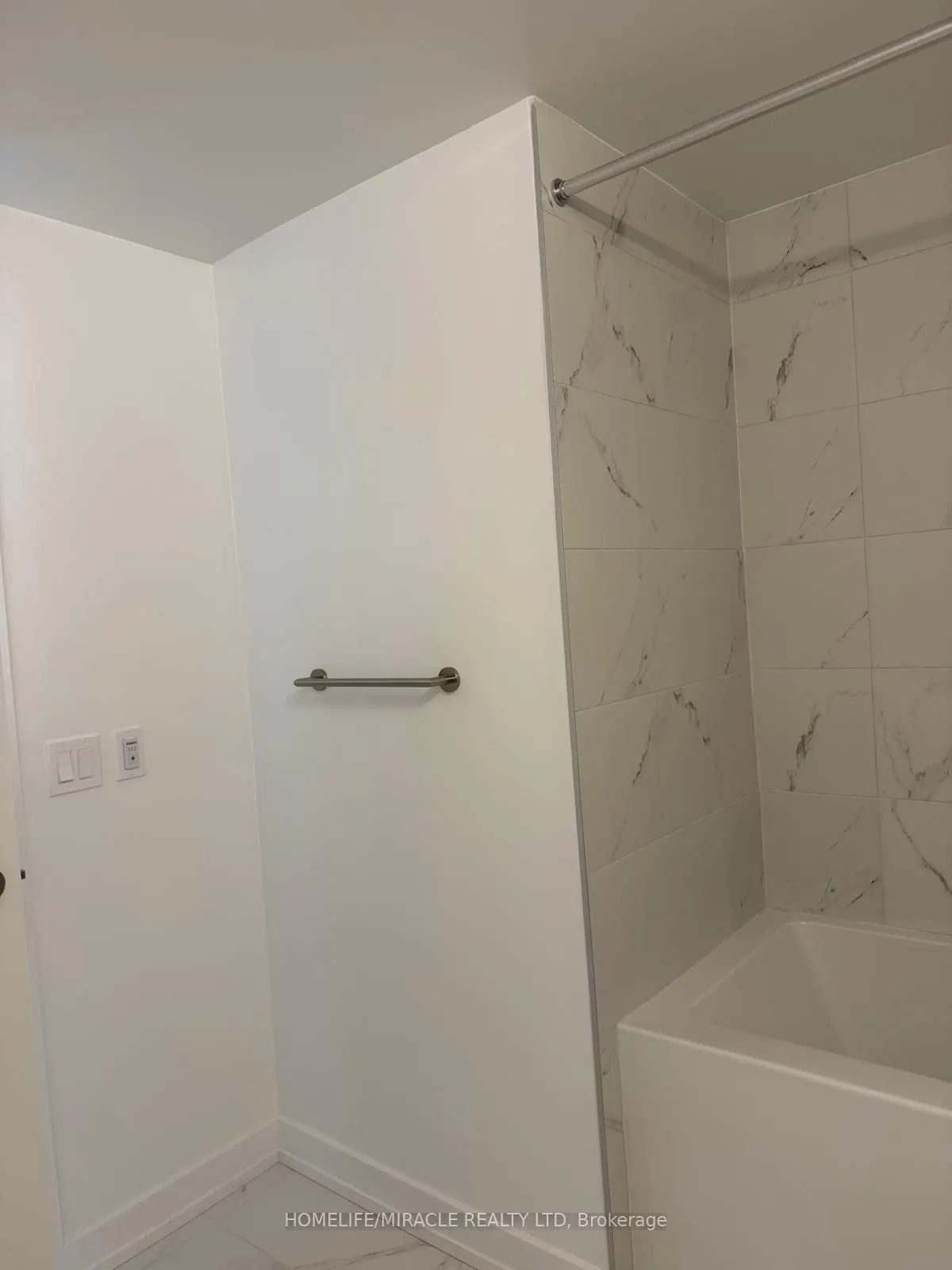 6 Chartwell Road S, #209