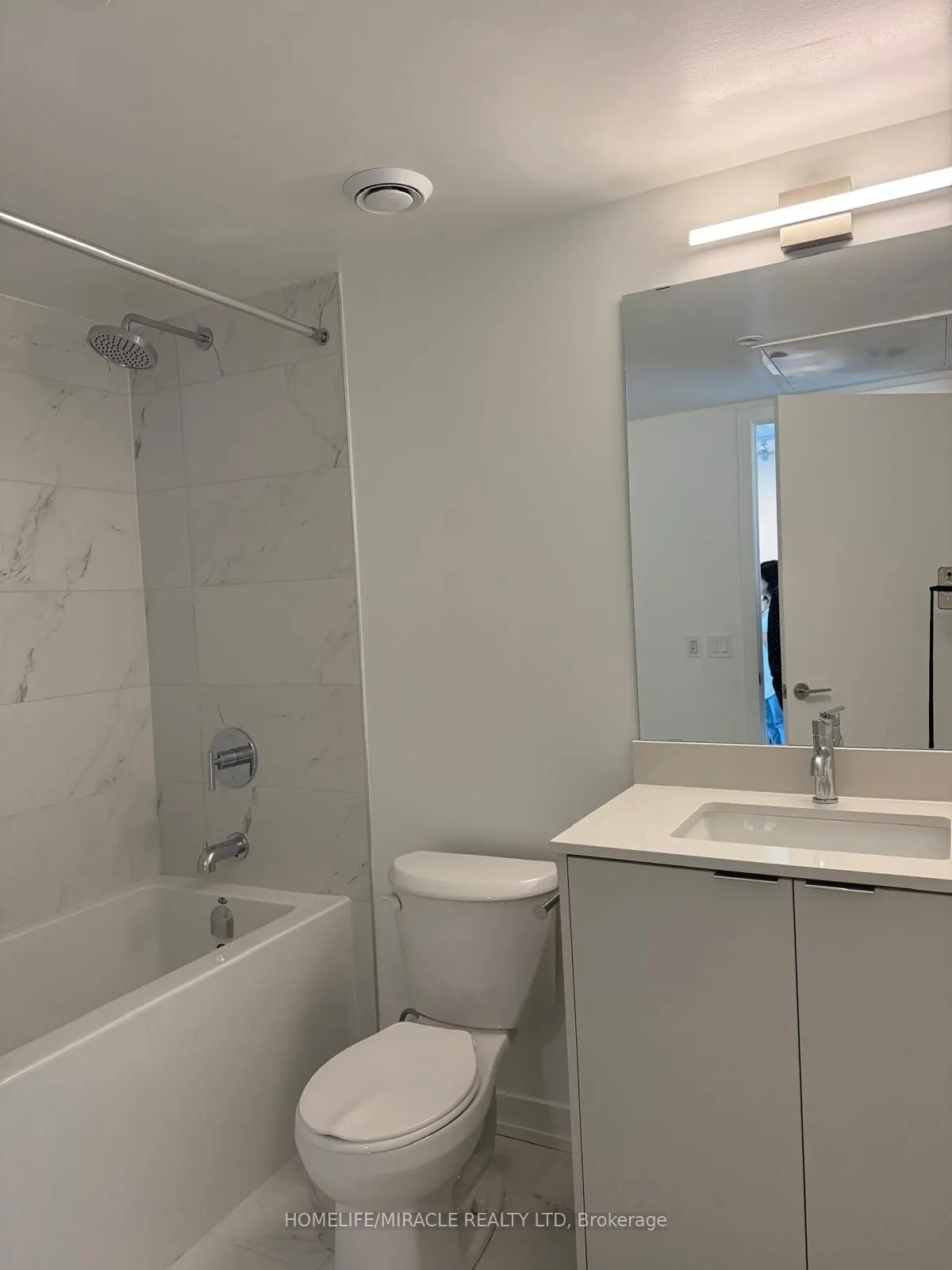 6 Chartwell Road S, #209